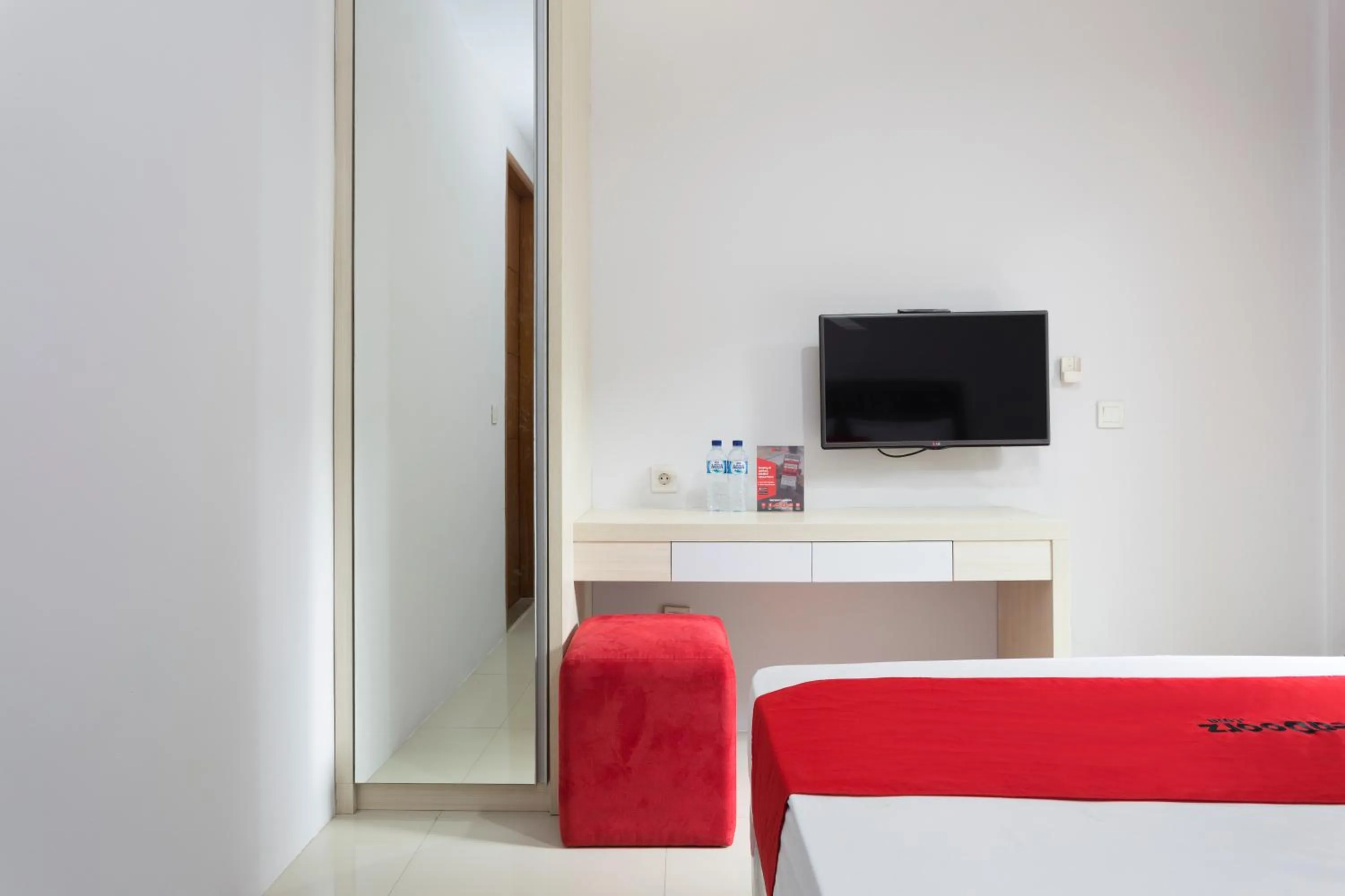 Bedroom in RedDoorz Plus near Cilandak Town Square 2