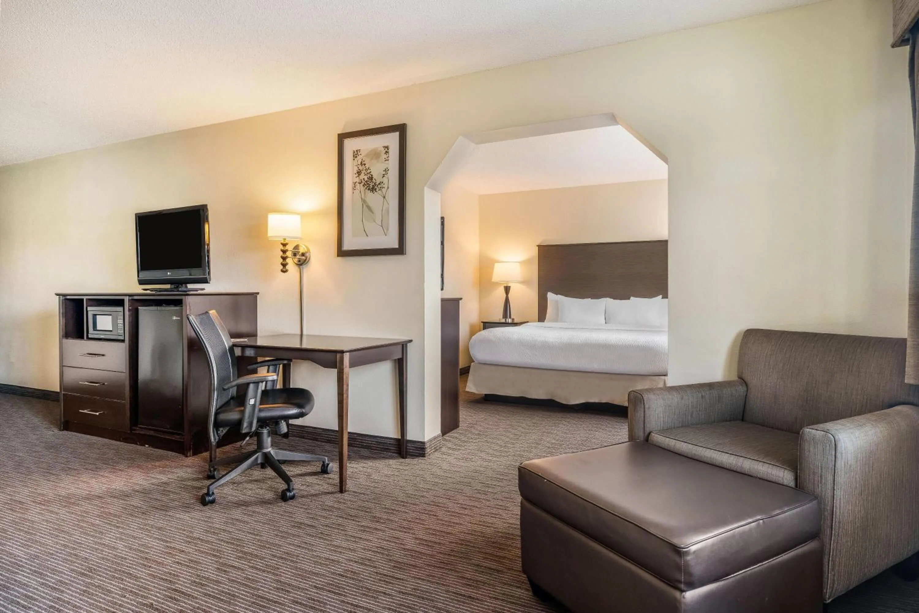 Photo of the whole room, Bed in Baymont by Wyndham Bloomington MSP Airport