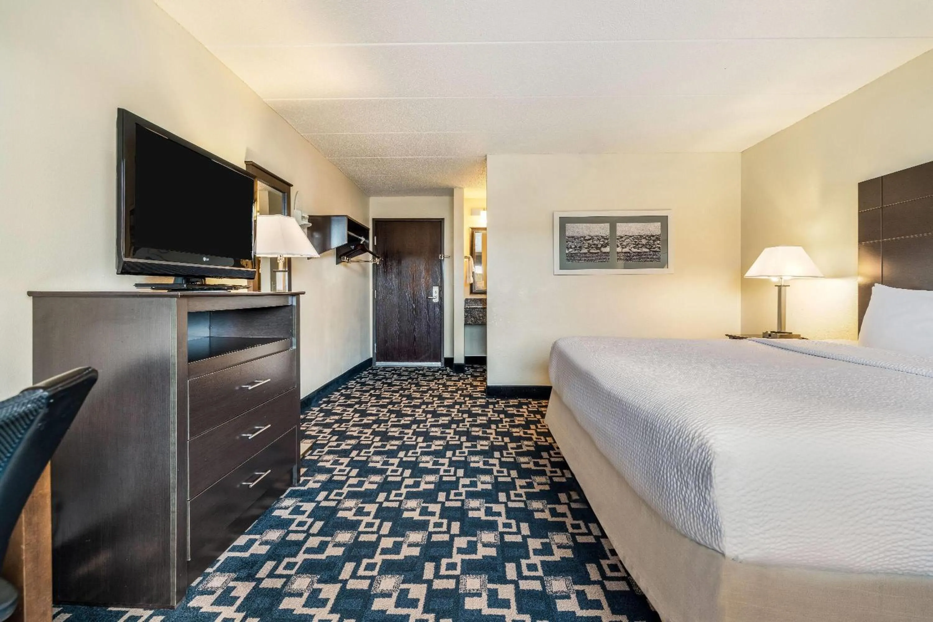 Bed in Baymont by Wyndham Bloomington MSP Airport