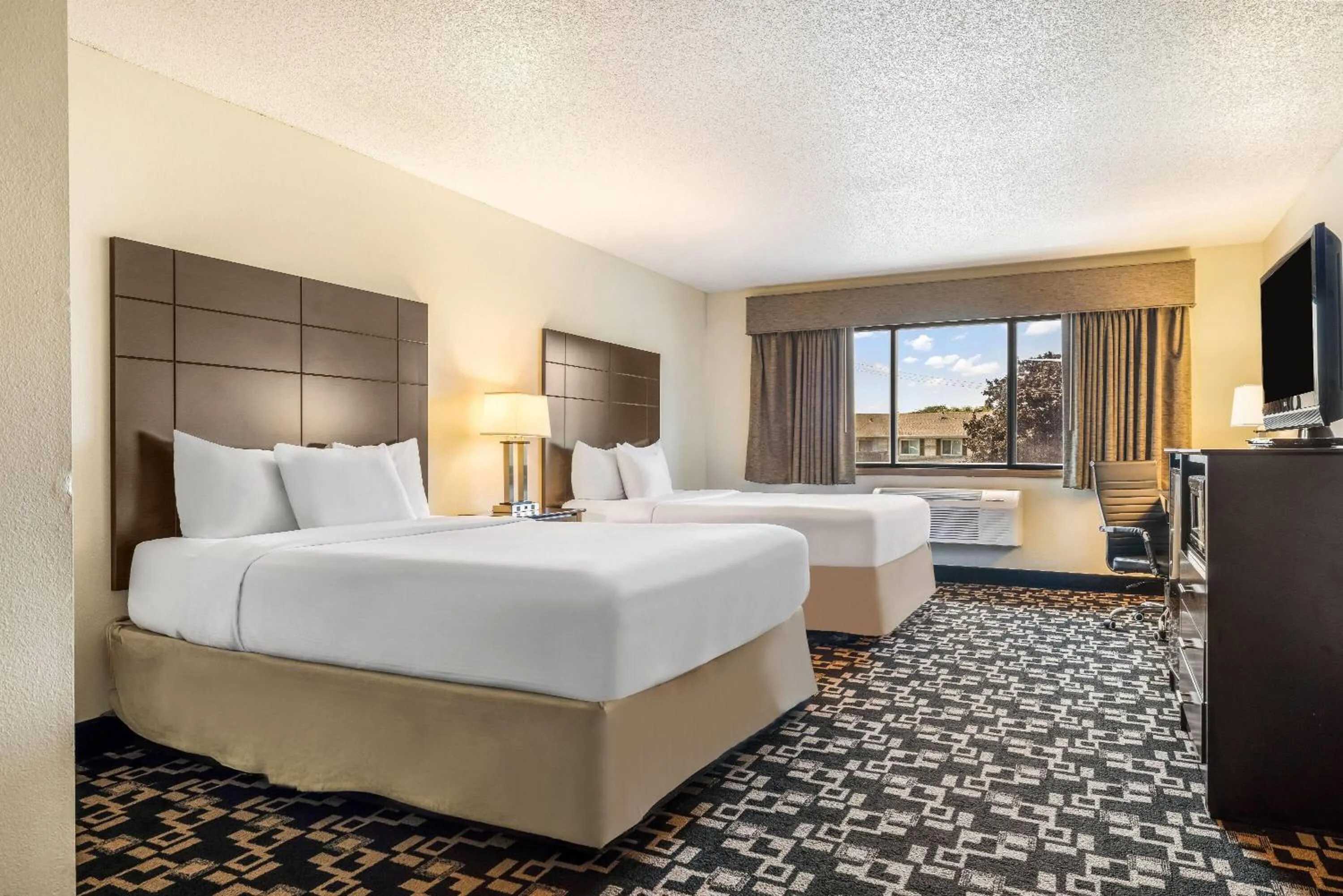 Bed in Baymont by Wyndham Bloomington MSP Airport