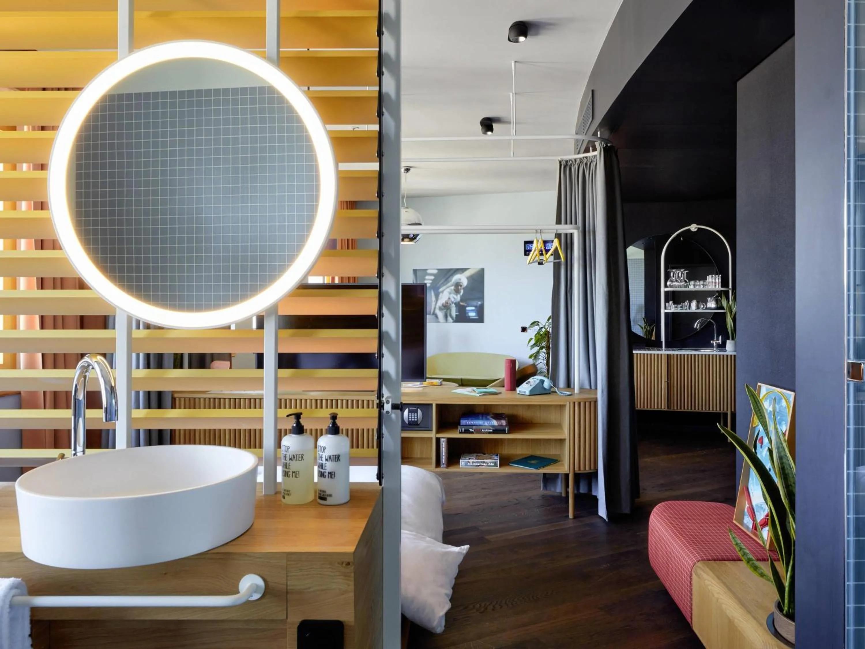 Bedroom, Bed in 25hours Hotel The Circle