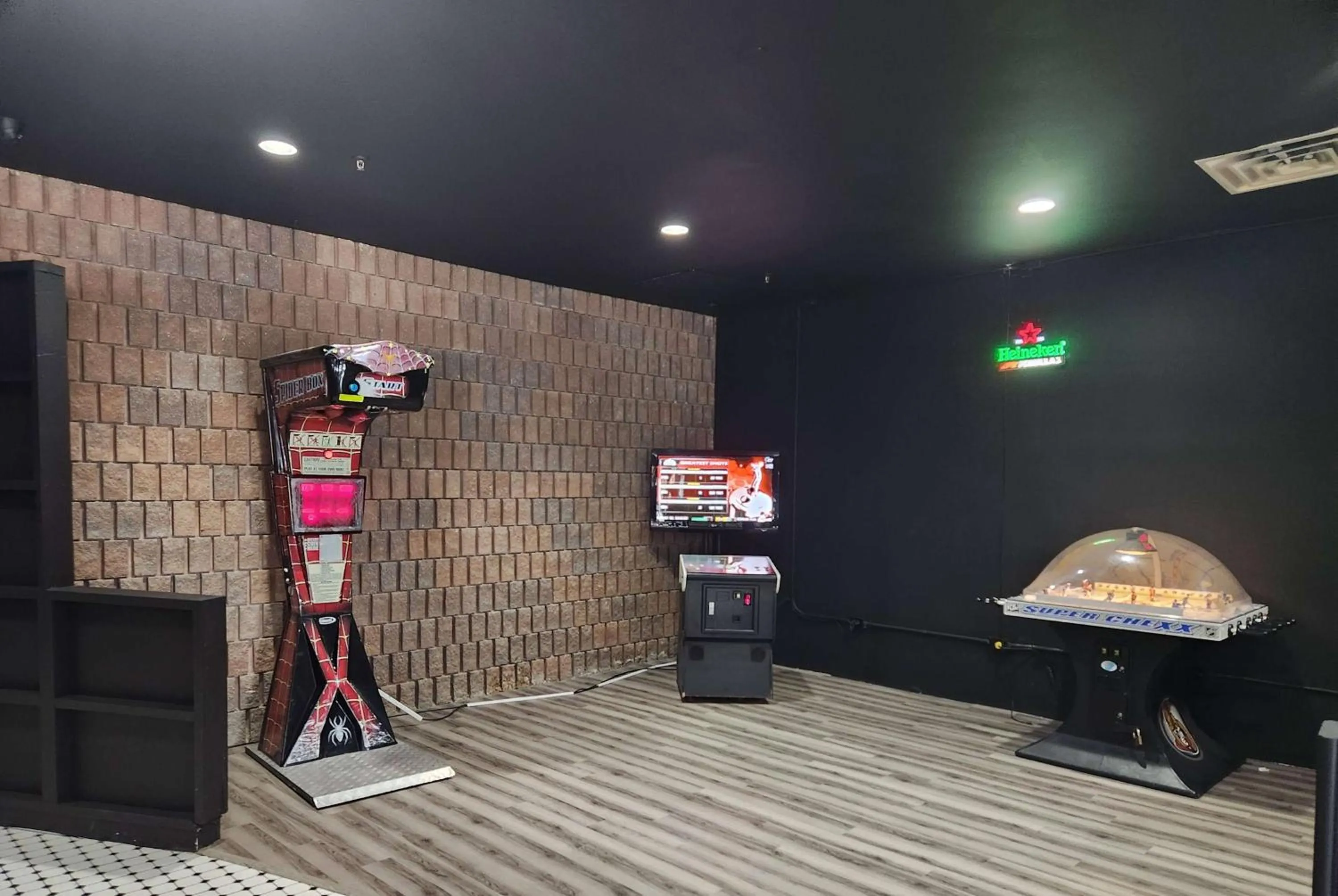 Restaurant/places to eat in Days Inn by Wyndham Renfrew Conference Centre