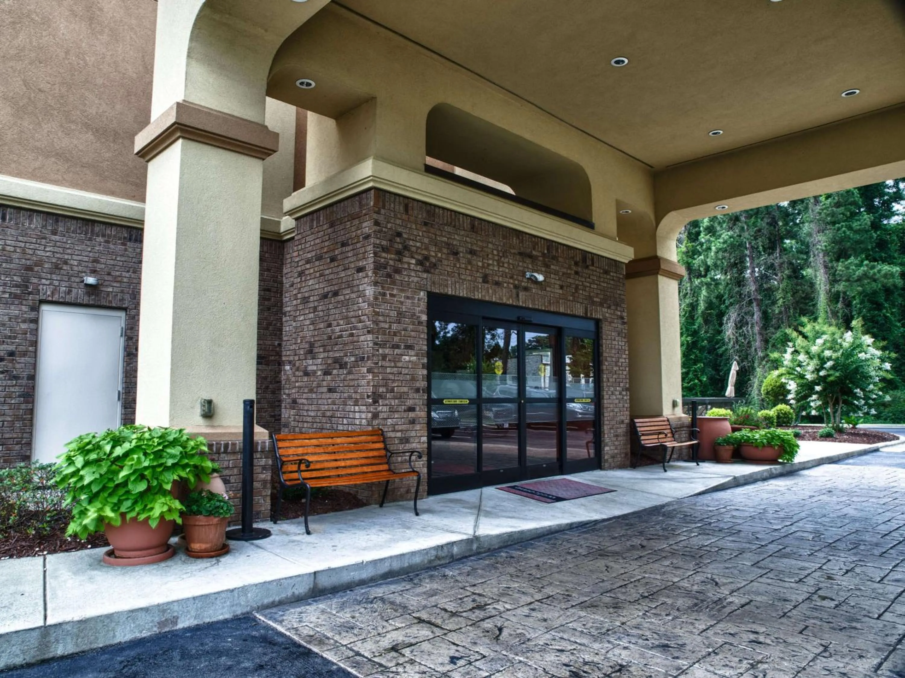 Property building in Hampton Inn Spring Lake Fayetteville