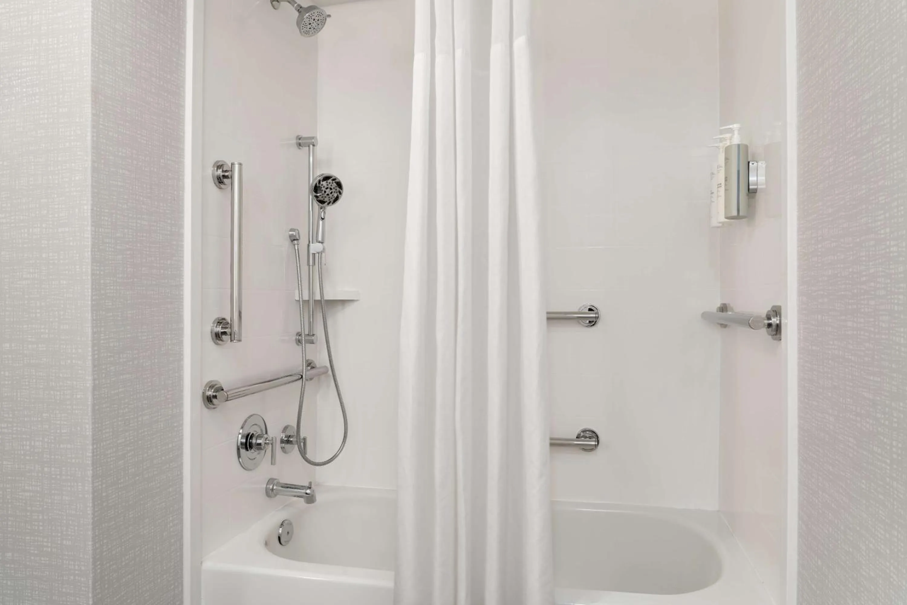 Bathroom in Hampton Inn Spring Lake Fayetteville