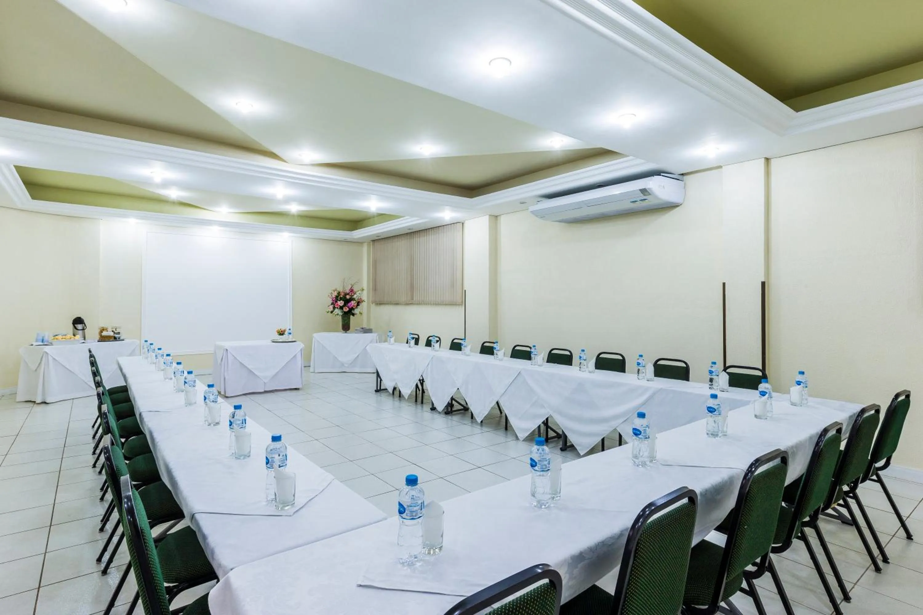 Meeting/conference room in Hotel Thomasi Express - Londrina