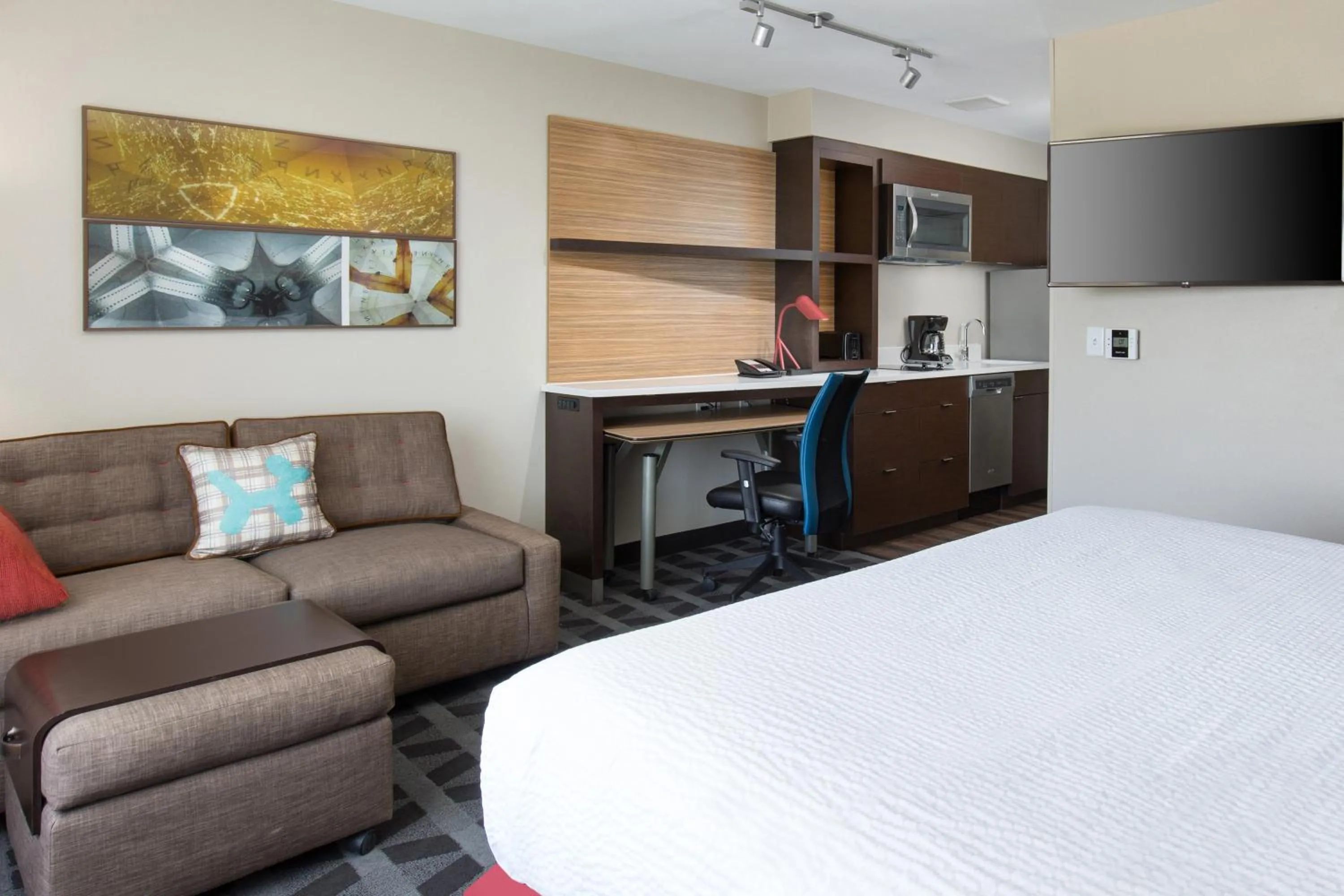 kitchen, Bed in Towneplace Suites By Marriott Austin North/Lakeline