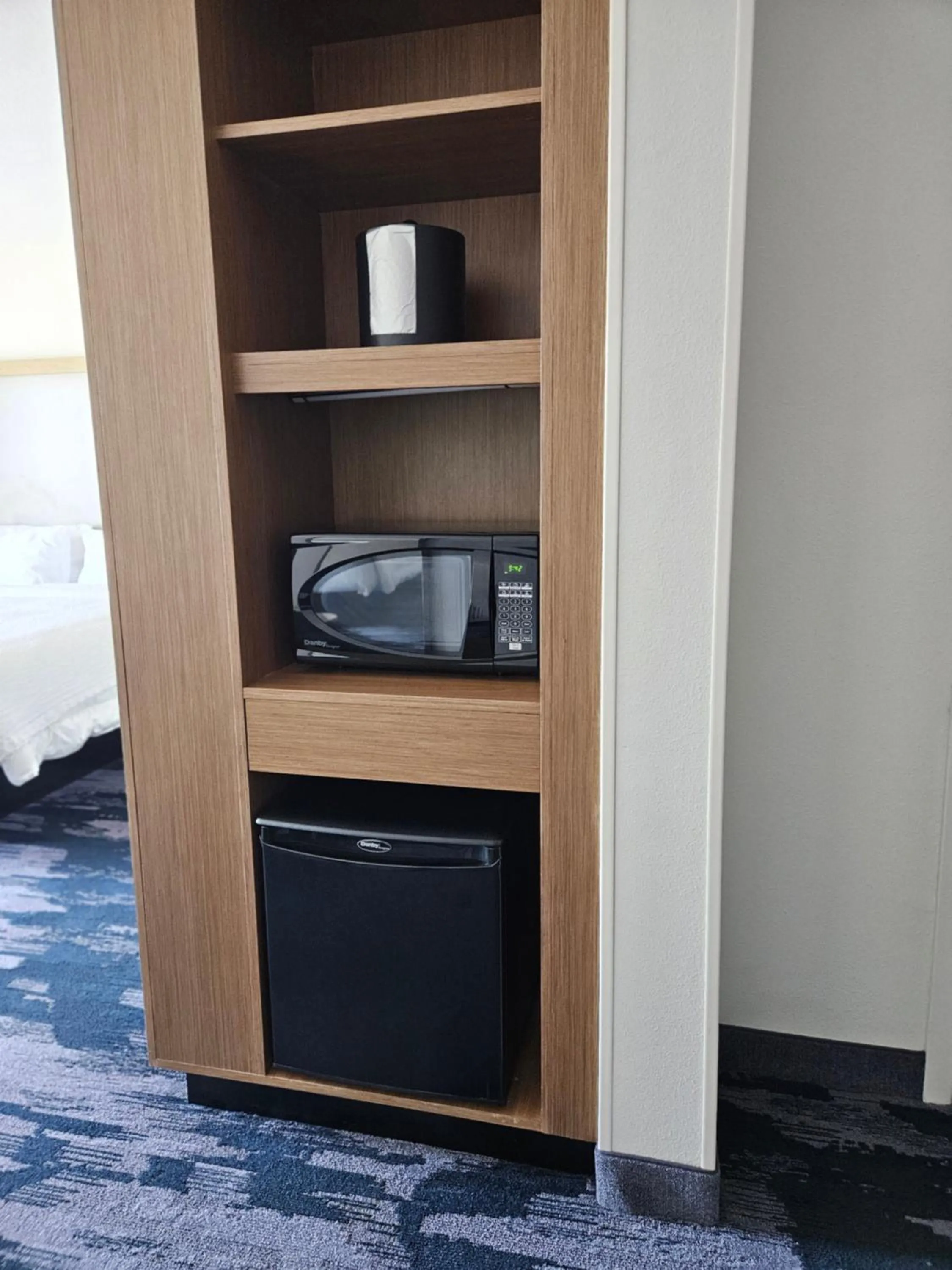 wardrobe in Fairfield Inn & Suites By Marriott Duluth Waterfront