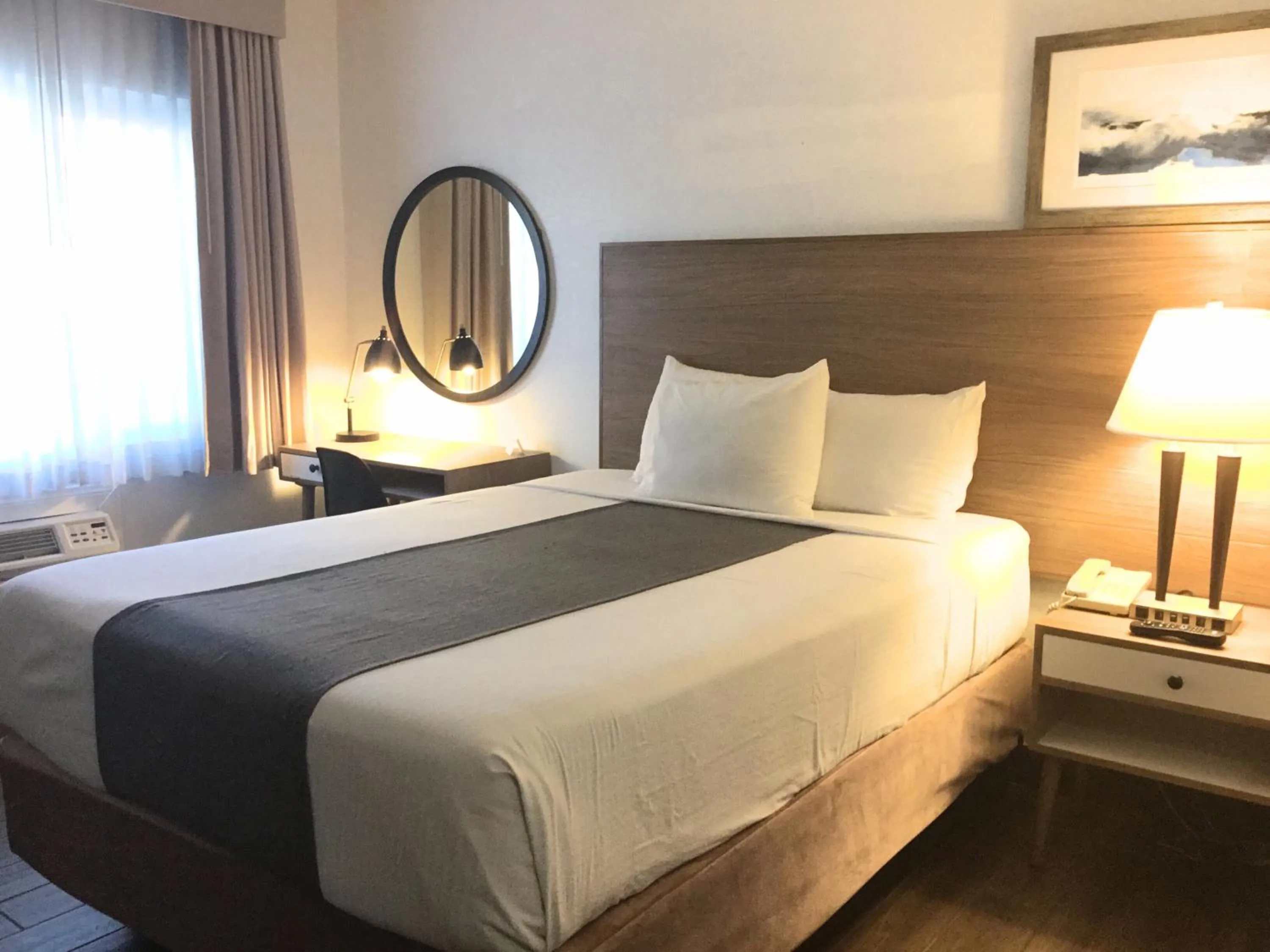 Bed in Downtown San Diego Lodge