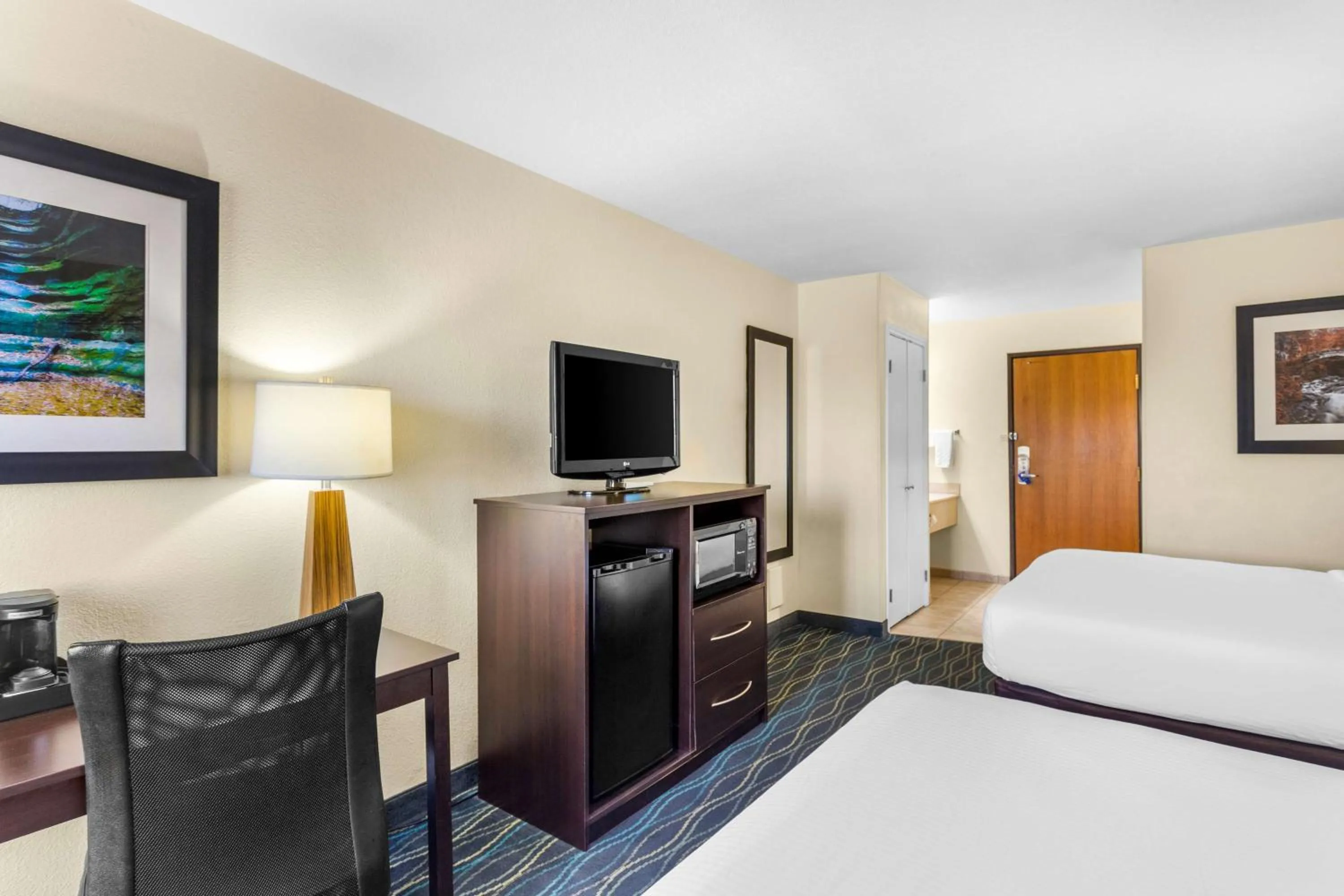 Bedroom, Bed in Best Western Oglesby Inn