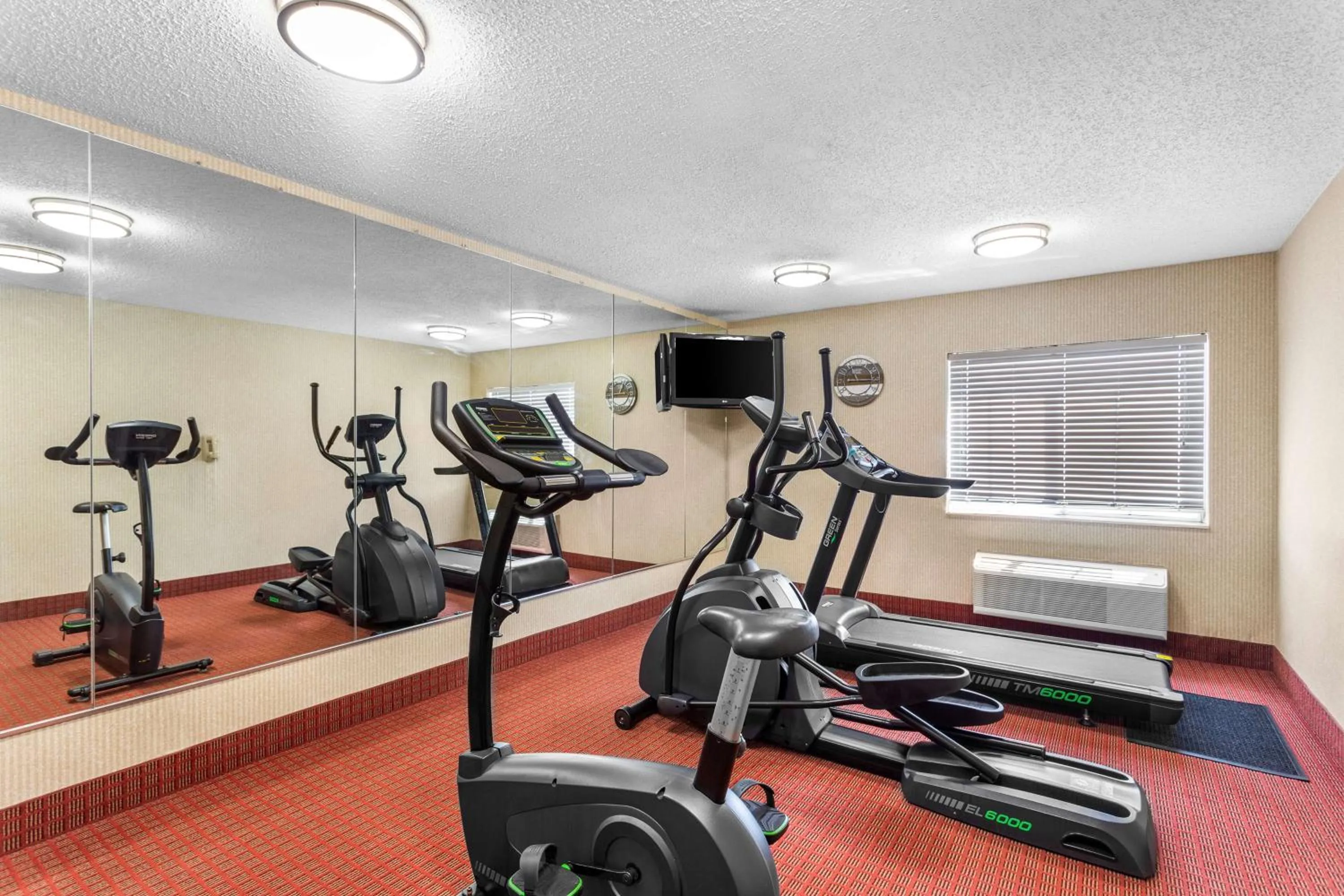 Fitness centre/facilities in Best Western Oglesby Inn