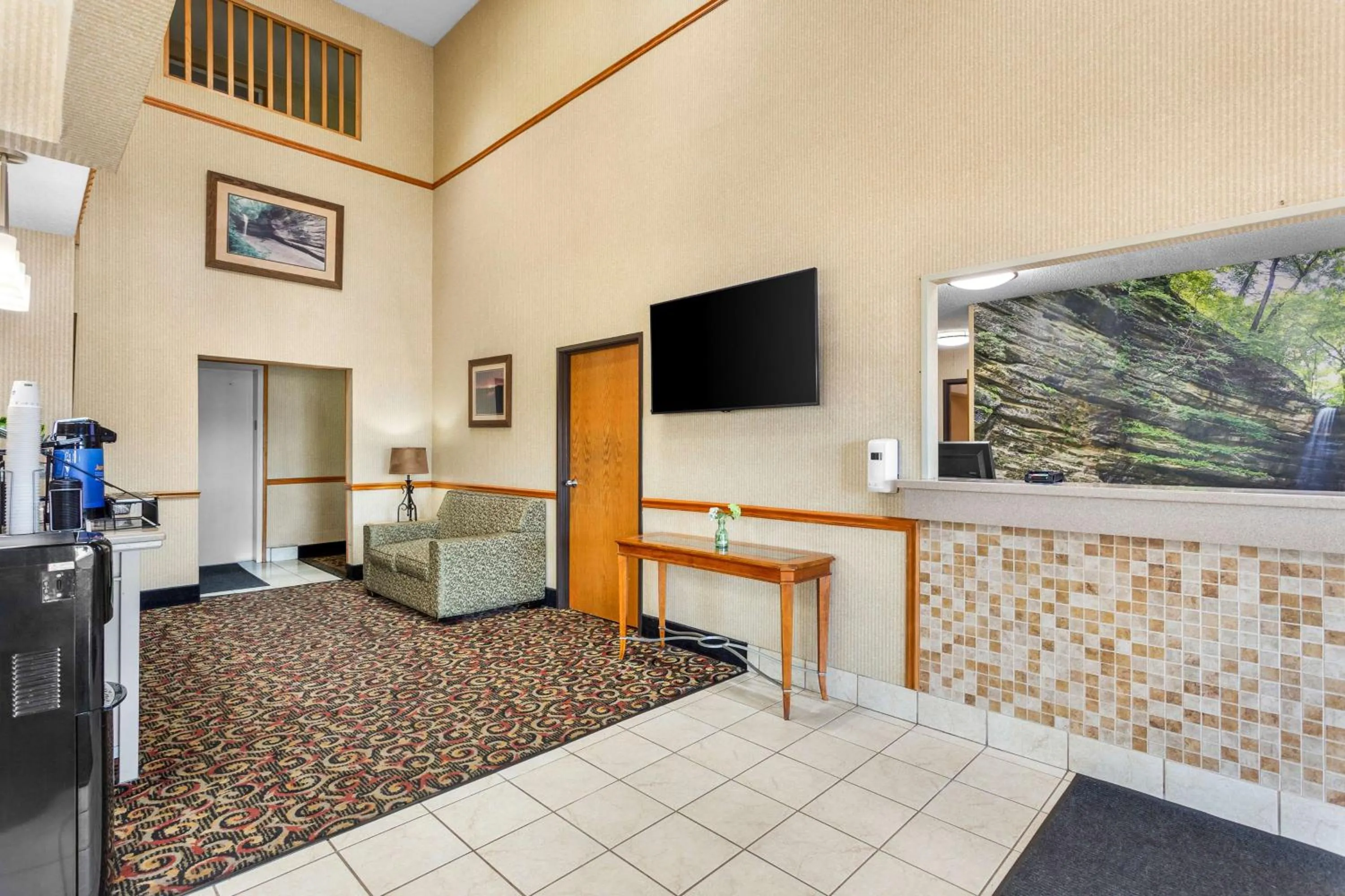 Lobby or reception in Best Western Oglesby Inn