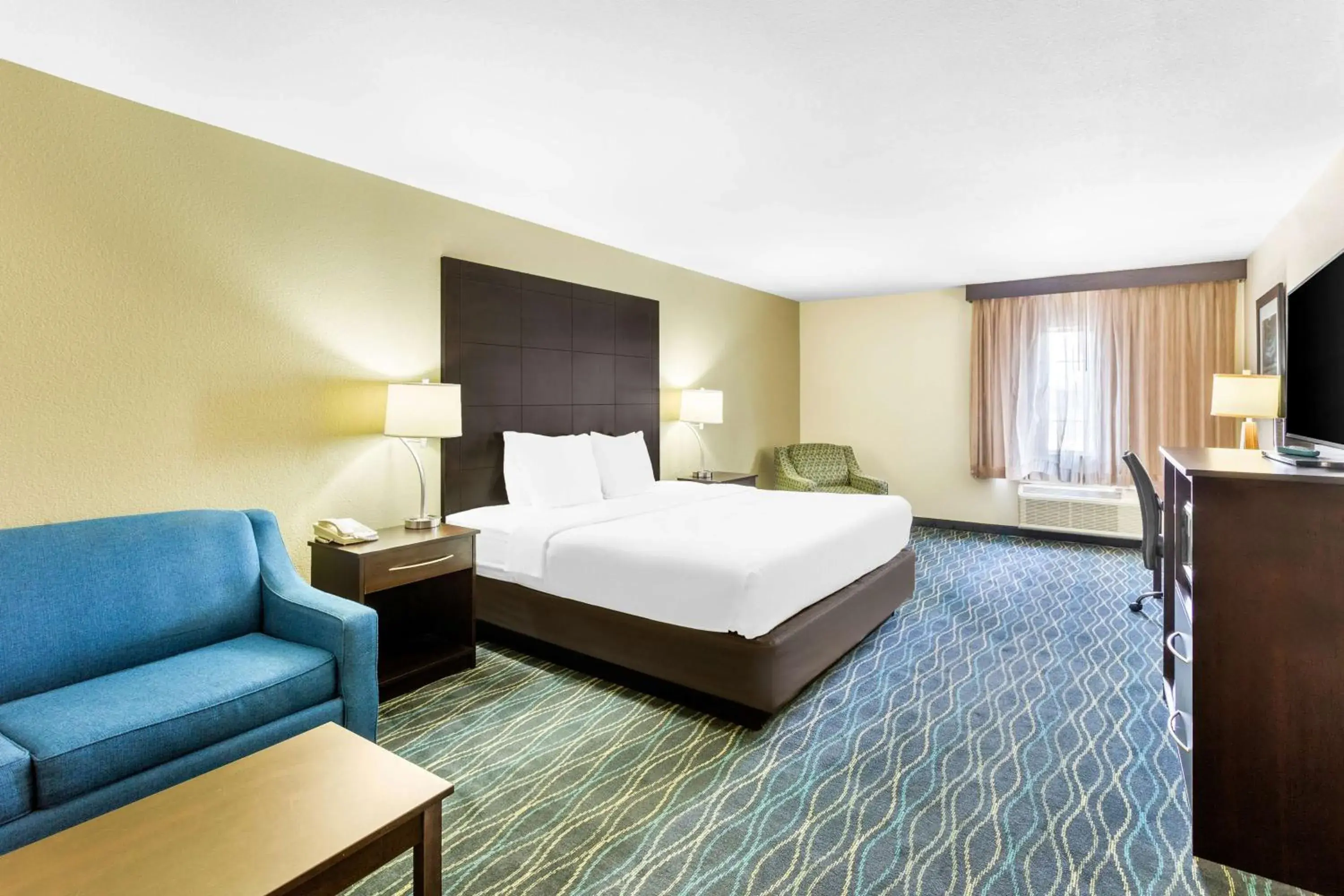 Deluxe King Room - Non-Smoking in Best Western Oglesby Inn Deluxe King Room - Non-Smoking in Best Western Oglesby Inn