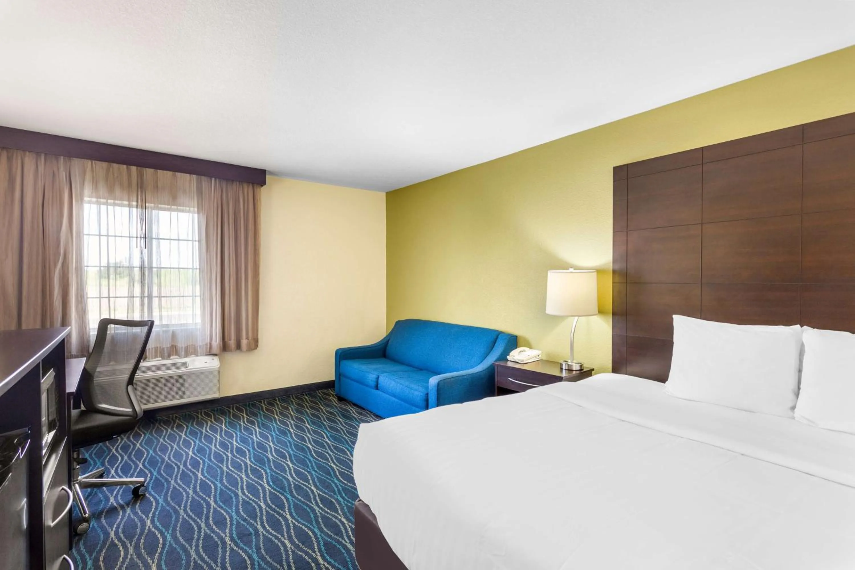 Bedroom, Bed in Best Western Oglesby Inn