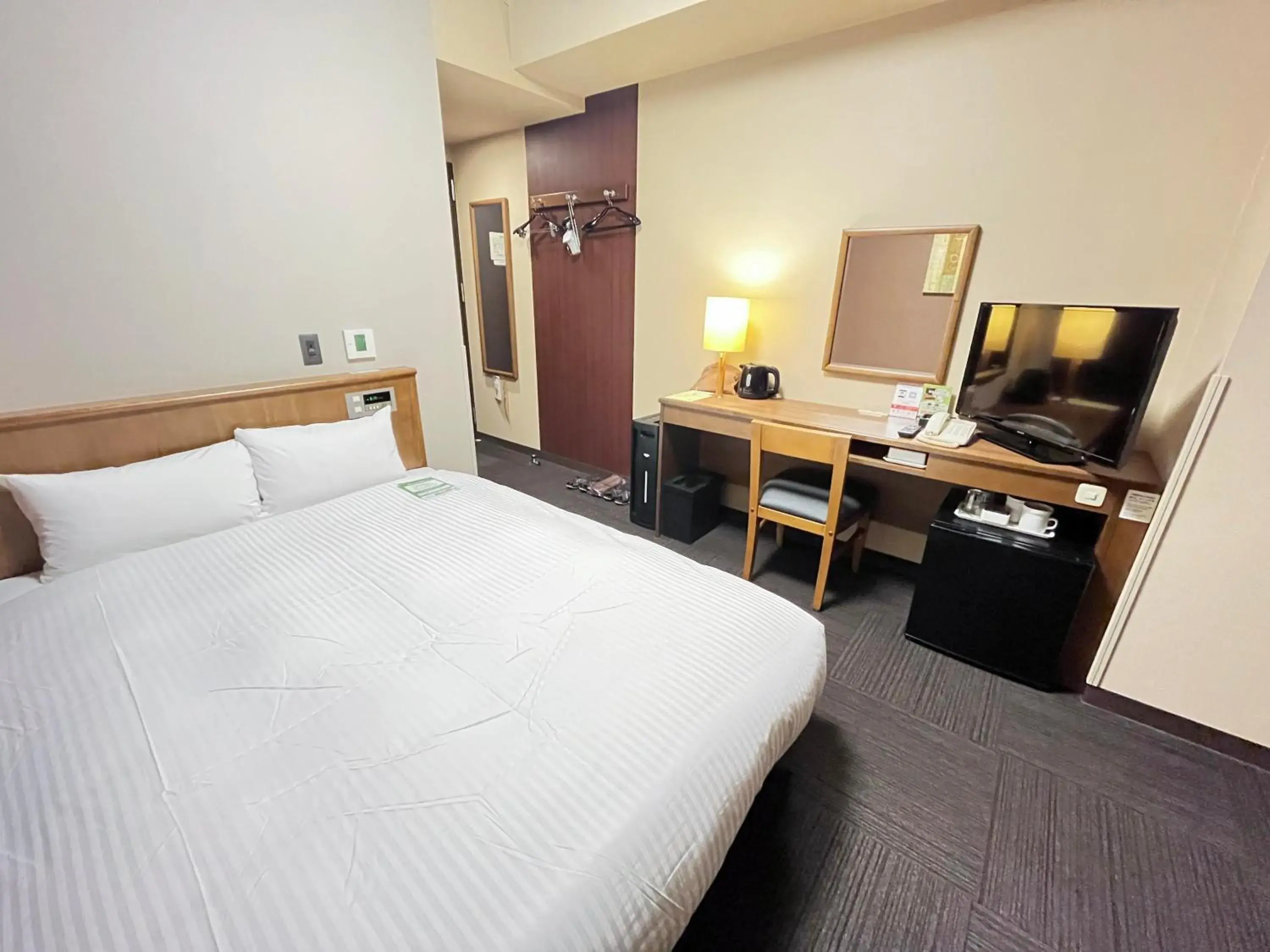 Semi Double Room - single occupancy - Non-Smoking in Route Inn Grantia Hidatakayama Wakura no yado Semi Double Room - single occupancy - Non-Smoking in Route Inn Grantia Hidatakayama Wakura no yado