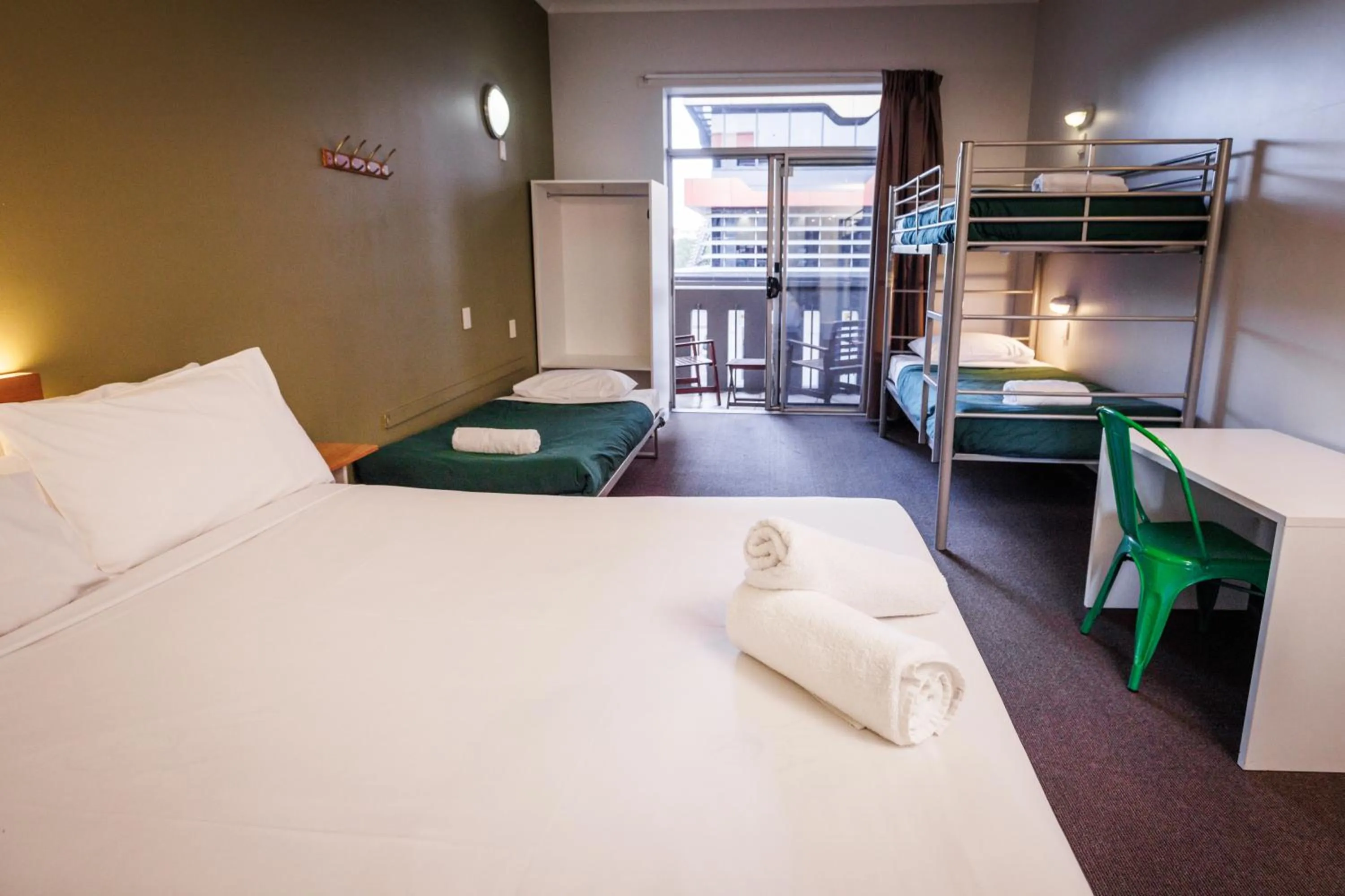 Bed in YHA Adelaide Central