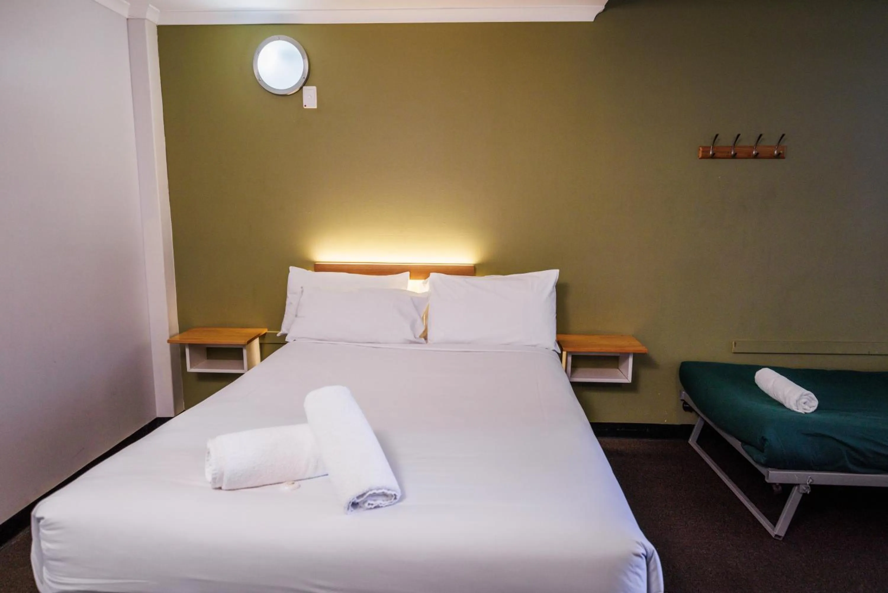 Bed in YHA Adelaide Central