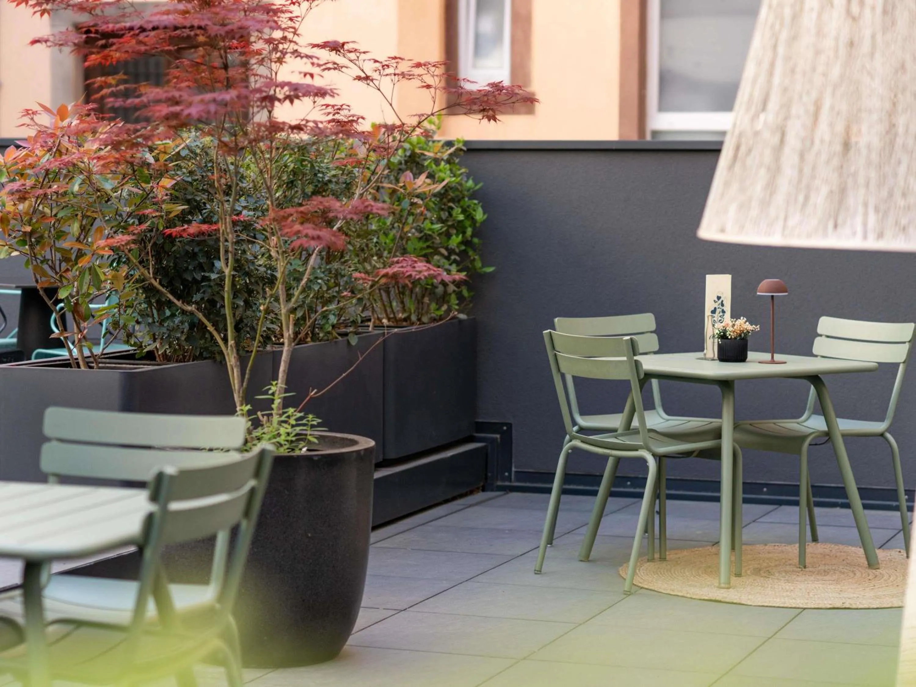 Lounge or bar in Novotel Suites Colmar Centre