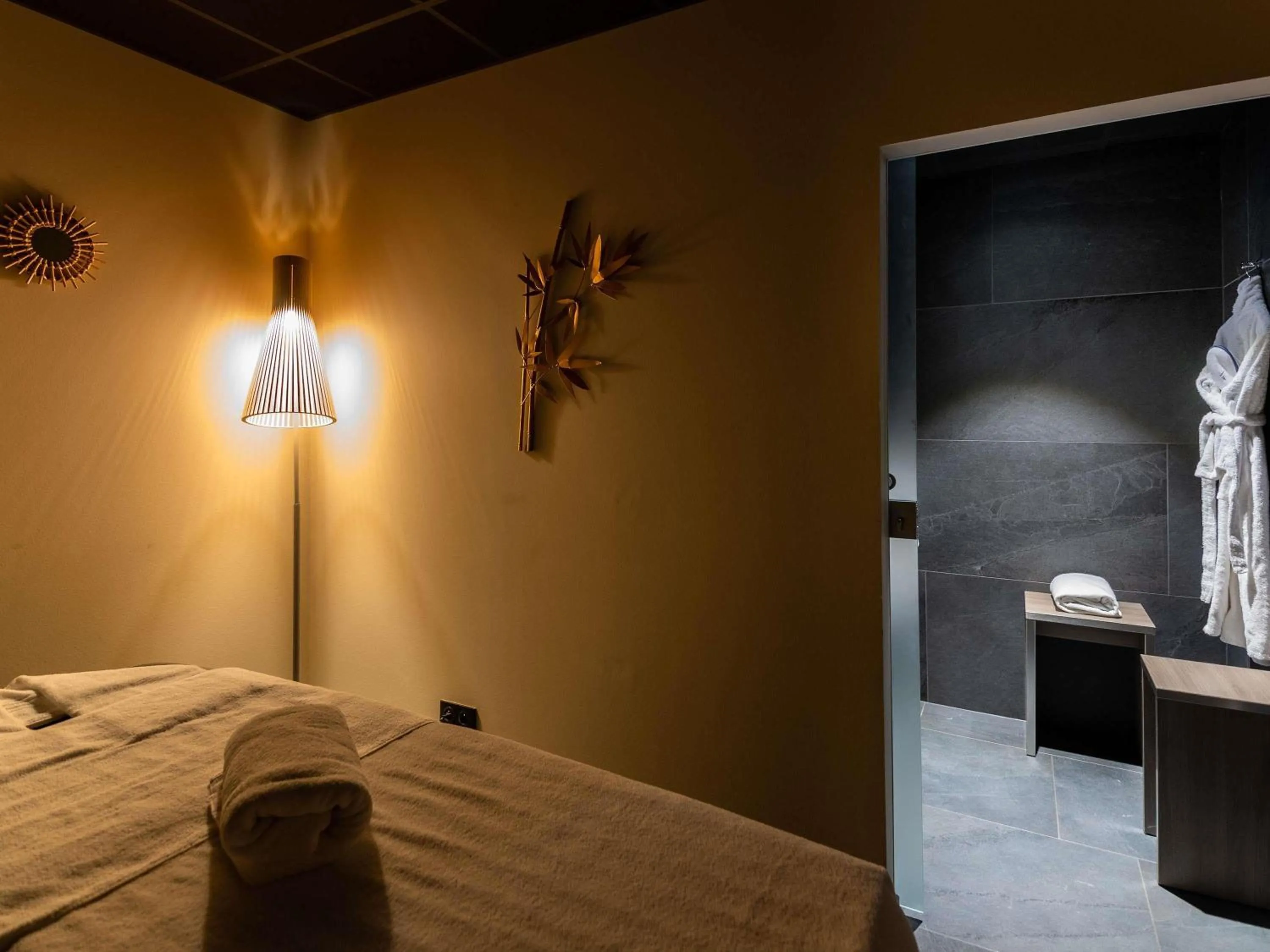 Spa and wellness centre/facilities, Bed in Novotel Suites Colmar Centre