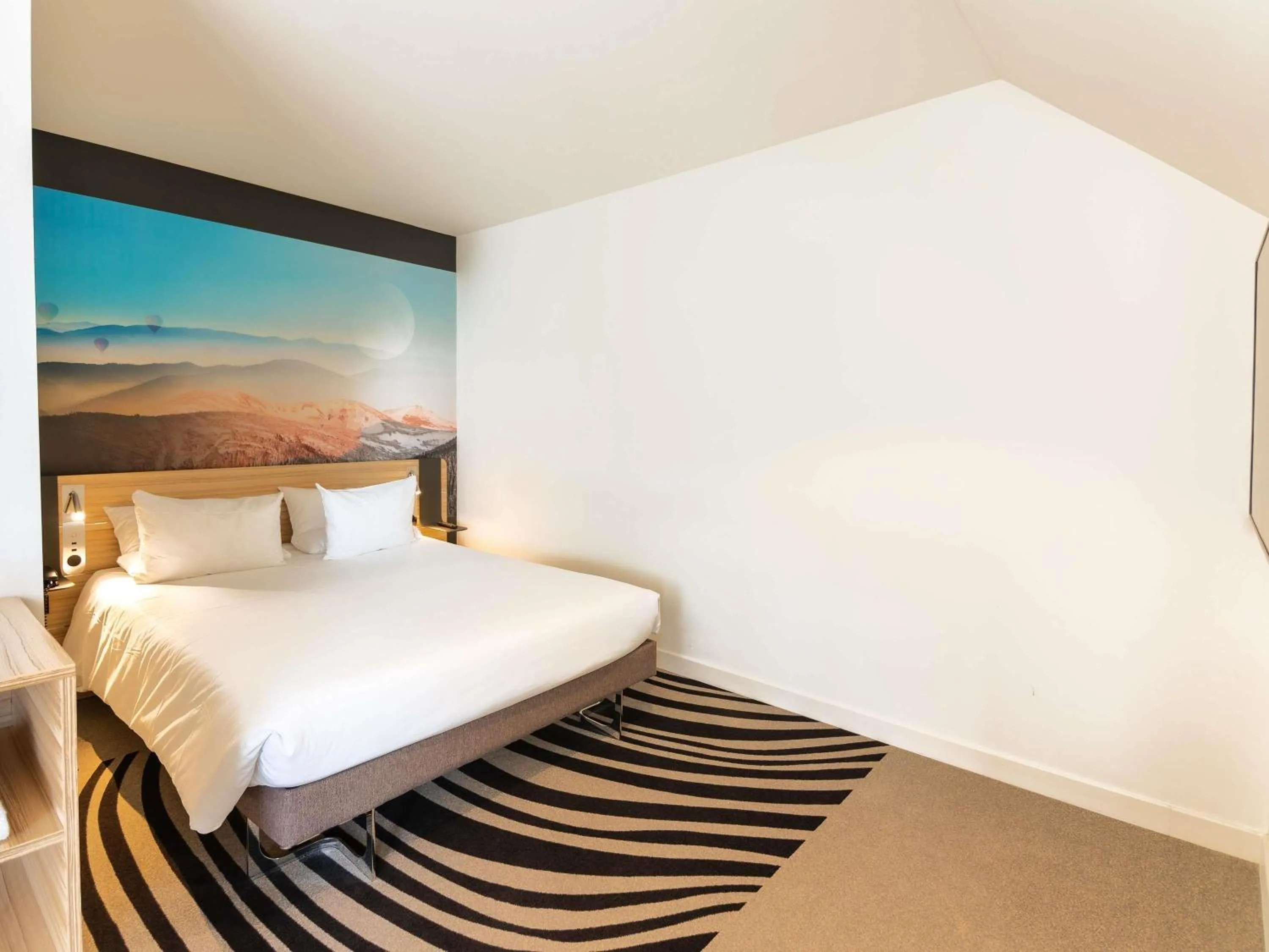 Bedroom, Bed in Novotel Suites Colmar Centre