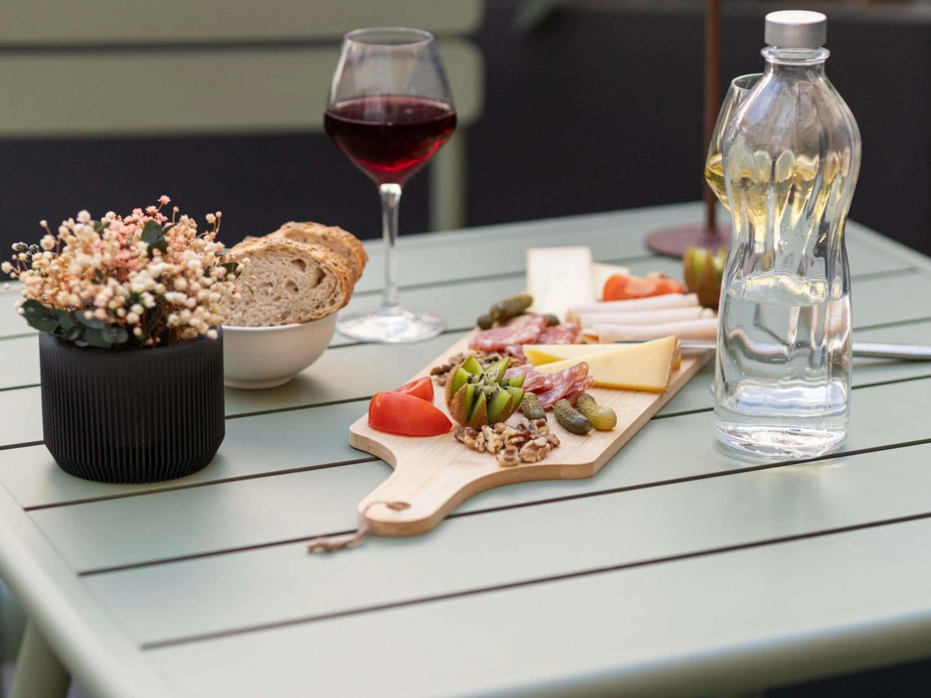 Lounge or bar in Novotel Suites Colmar Centre