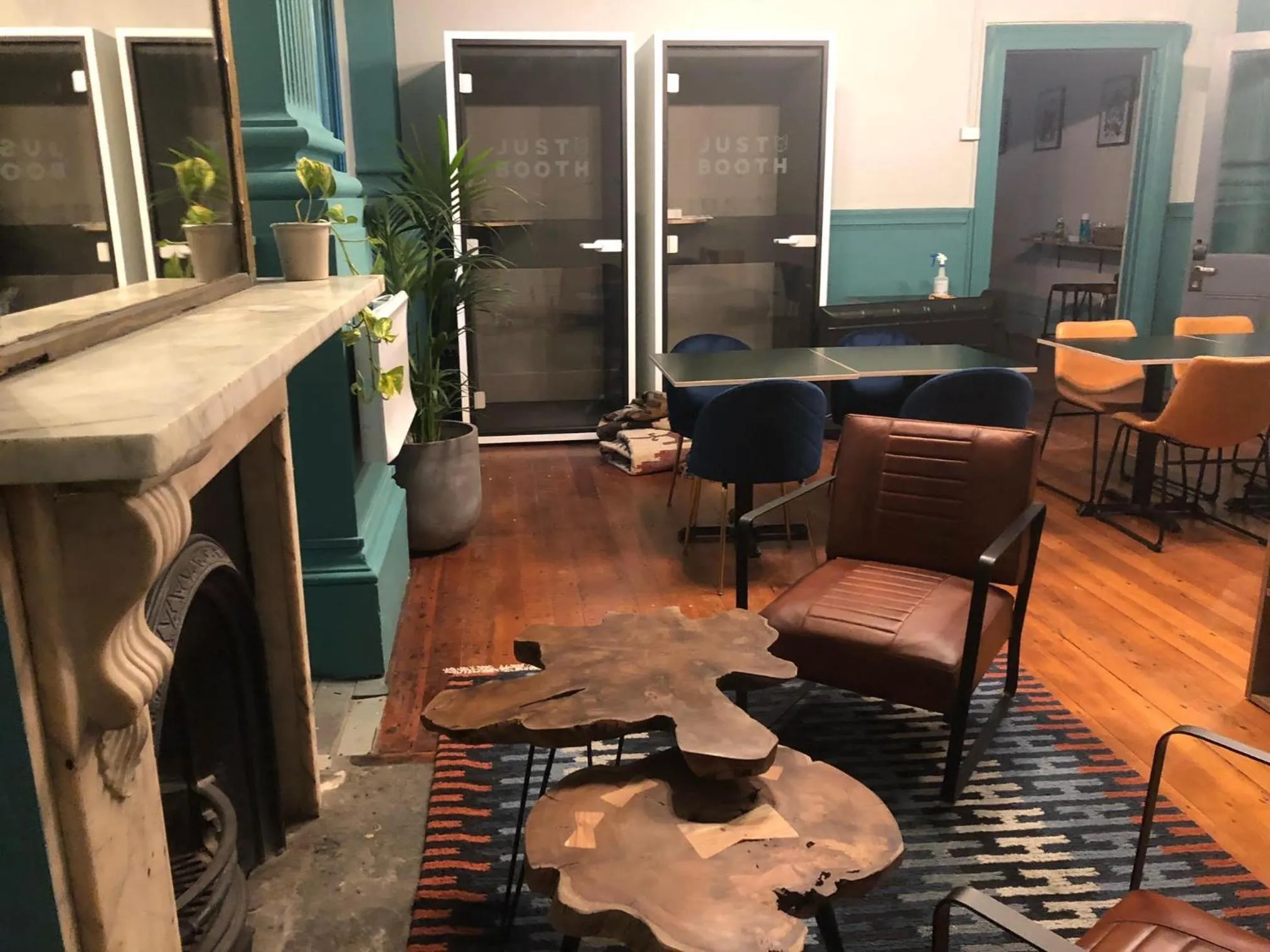 Business facilities in Roamer St Kilda