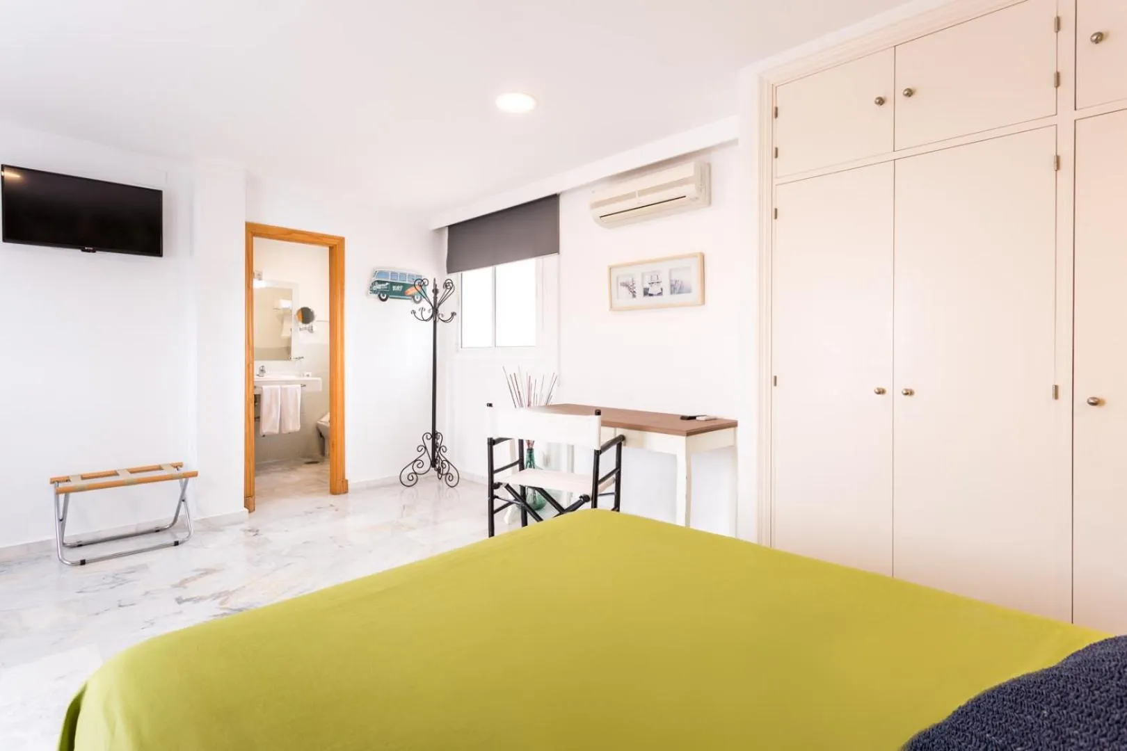 Photo of the whole room, Bed in Hotel Nómadas