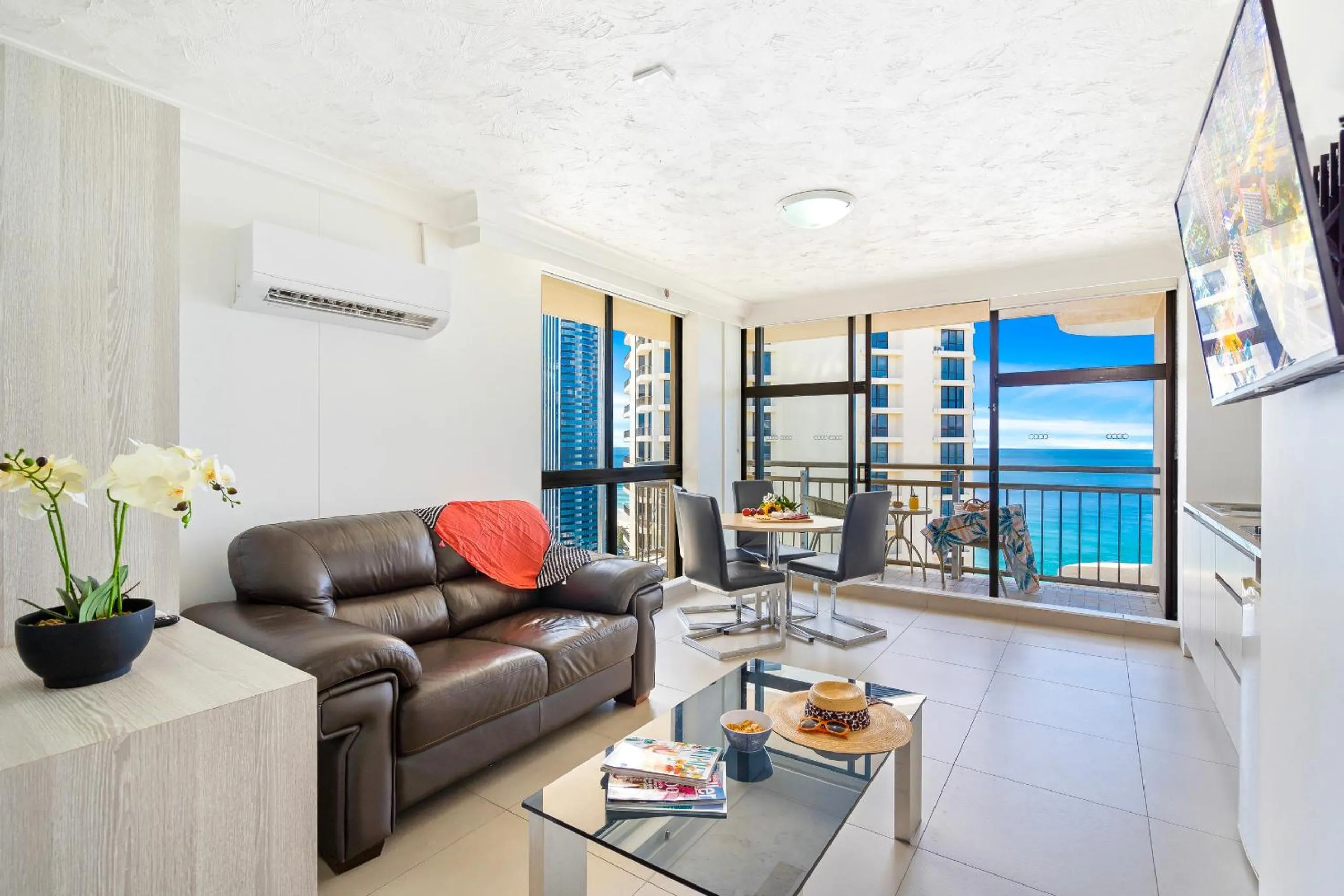 Living room in Beachcomber Resort - Official