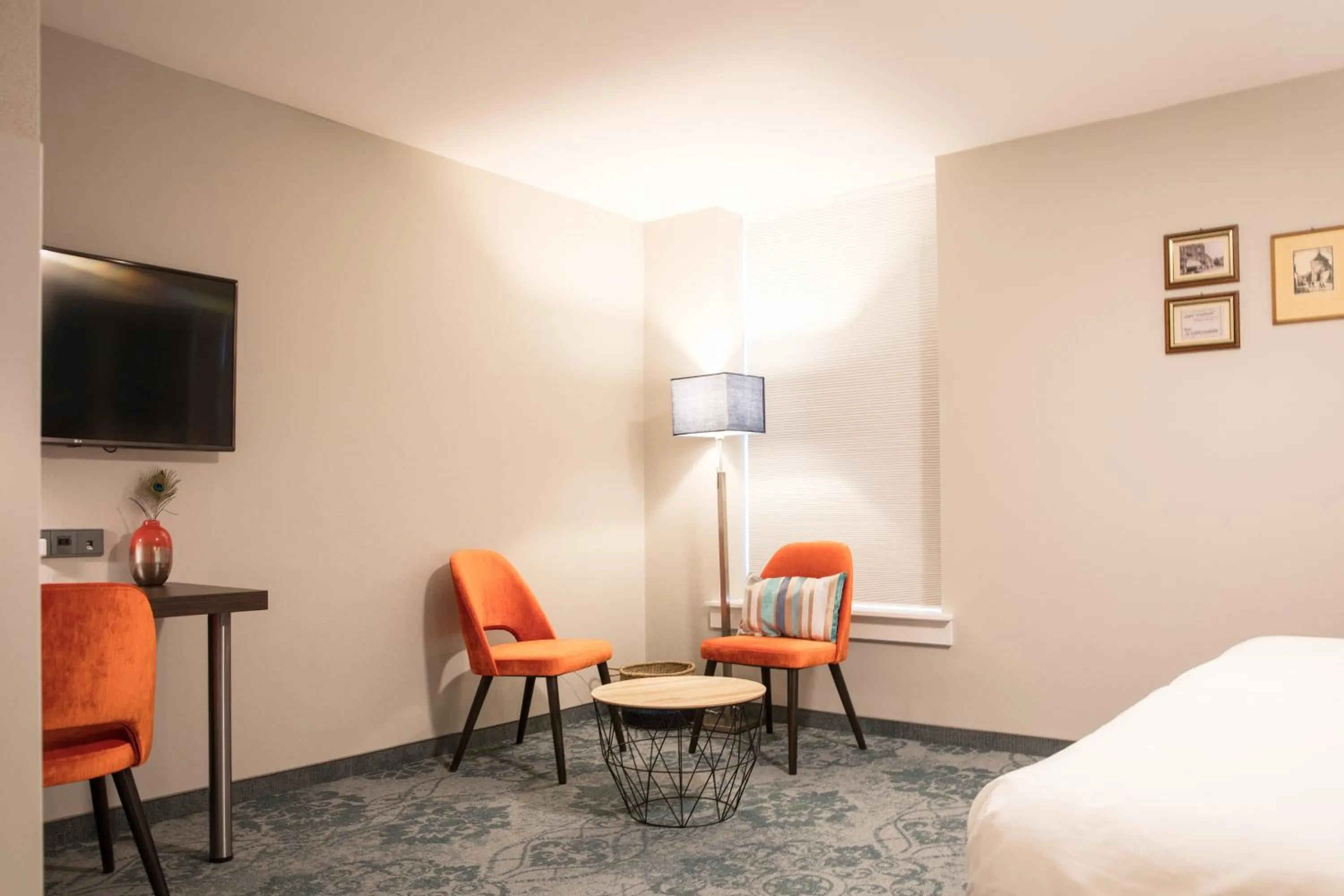 Communal lounge/ TV room, Bed in Hotel de Koppelpaarden