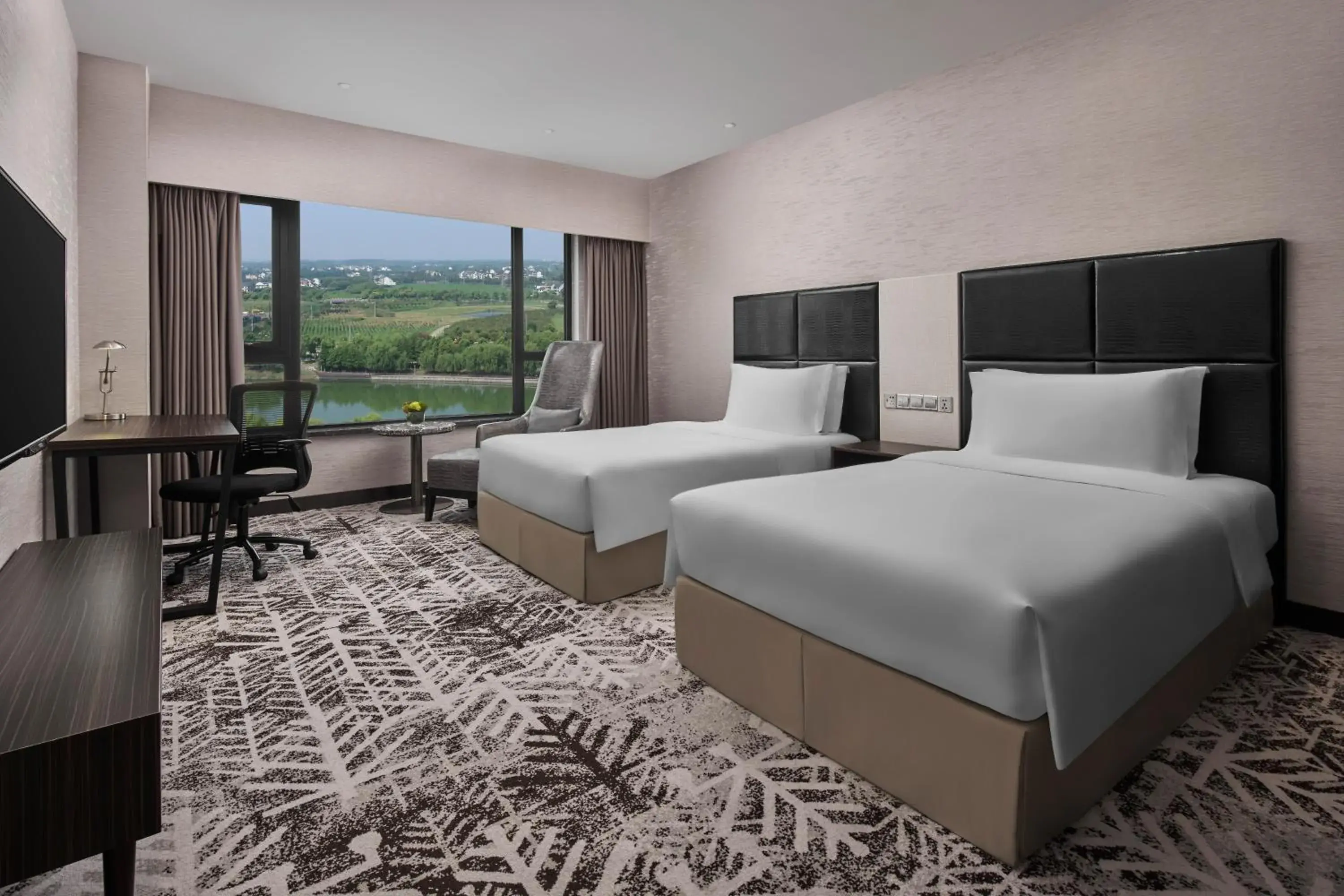 Standard Twin Room with Lake View in Crowne Plaza Shanghai Jinshan by IHG Standard Twin Room with Lake View in Crowne Plaza Shanghai Jinshan by IHG