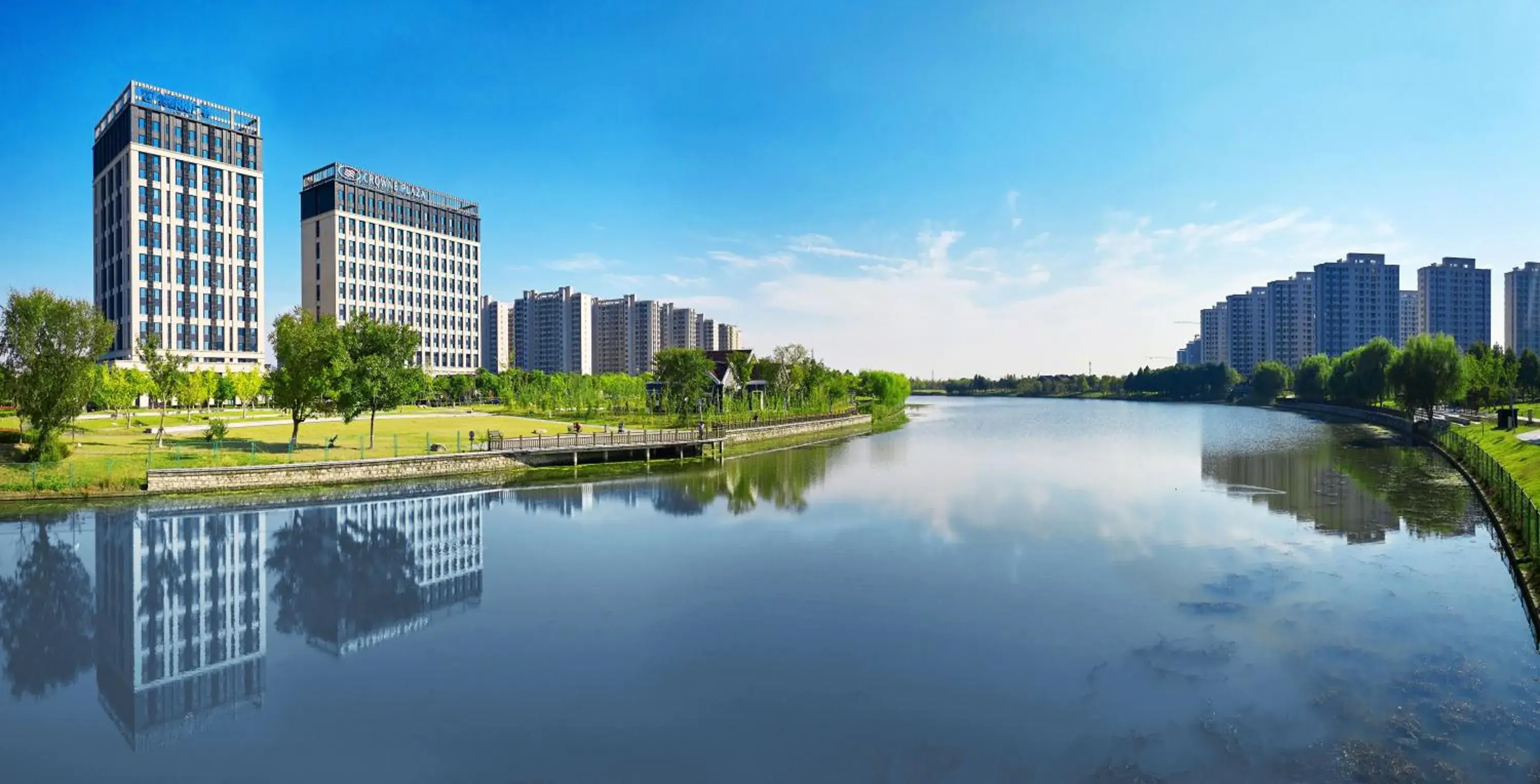 One-Bedroom King Suite with Lake View in Crowne Plaza Shanghai Jinshan by IHG One-Bedroom King Suite with Lake View in Crowne Plaza Shanghai Jinshan by IHG