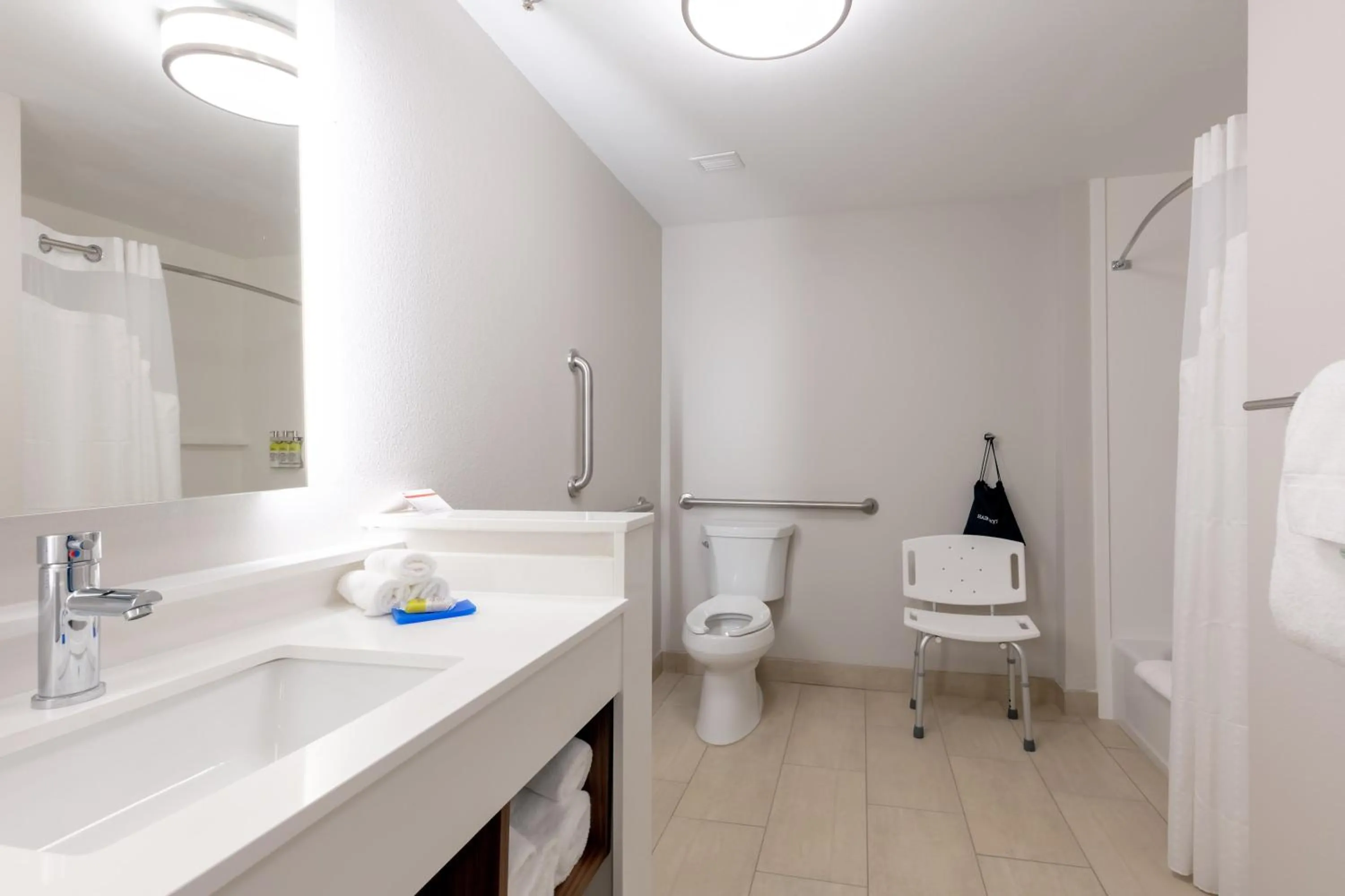 Bathroom in Holiday Inn Express Calhoun South by IHG