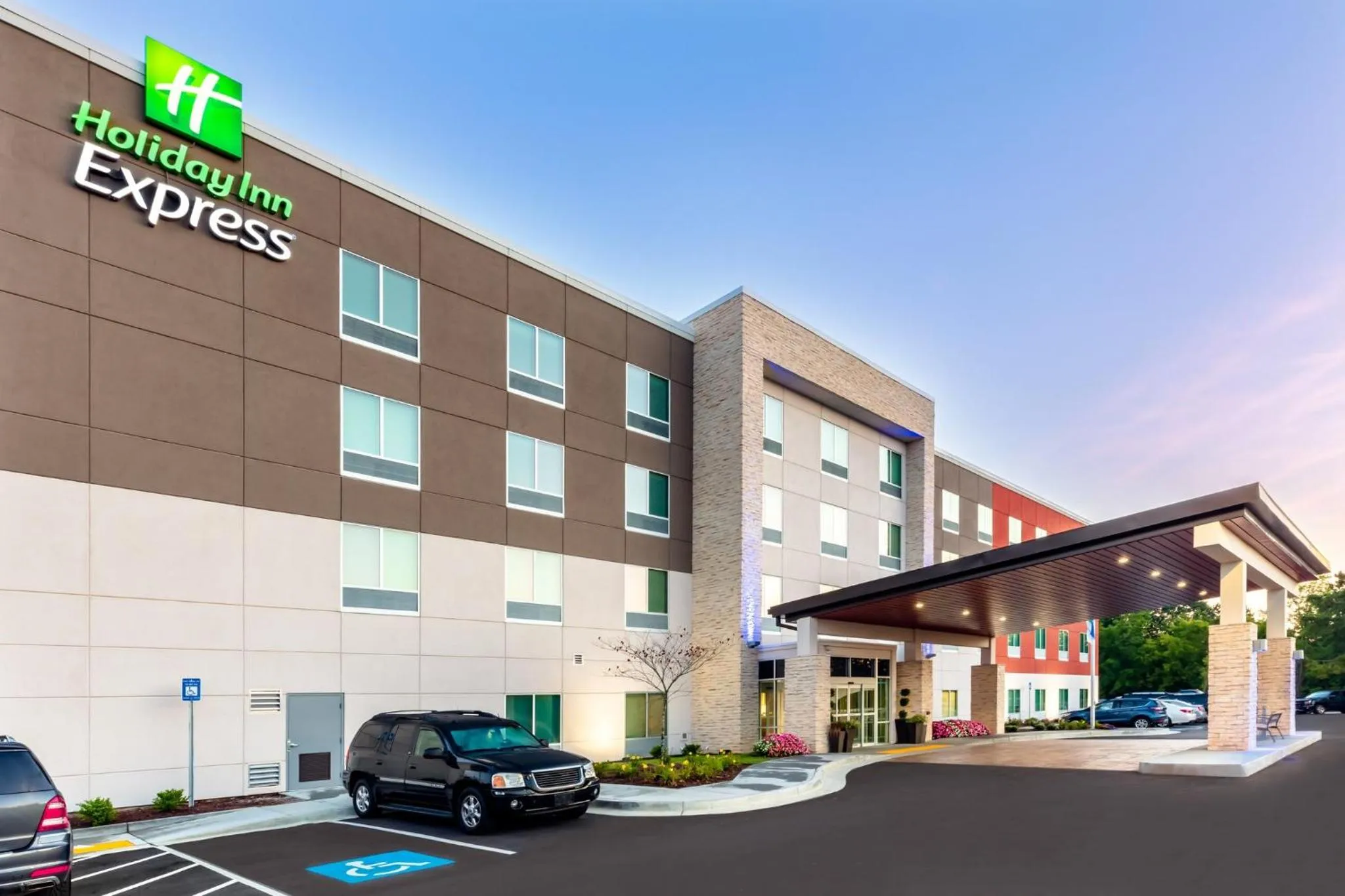Property building in Holiday Inn Express Calhoun South by IHG