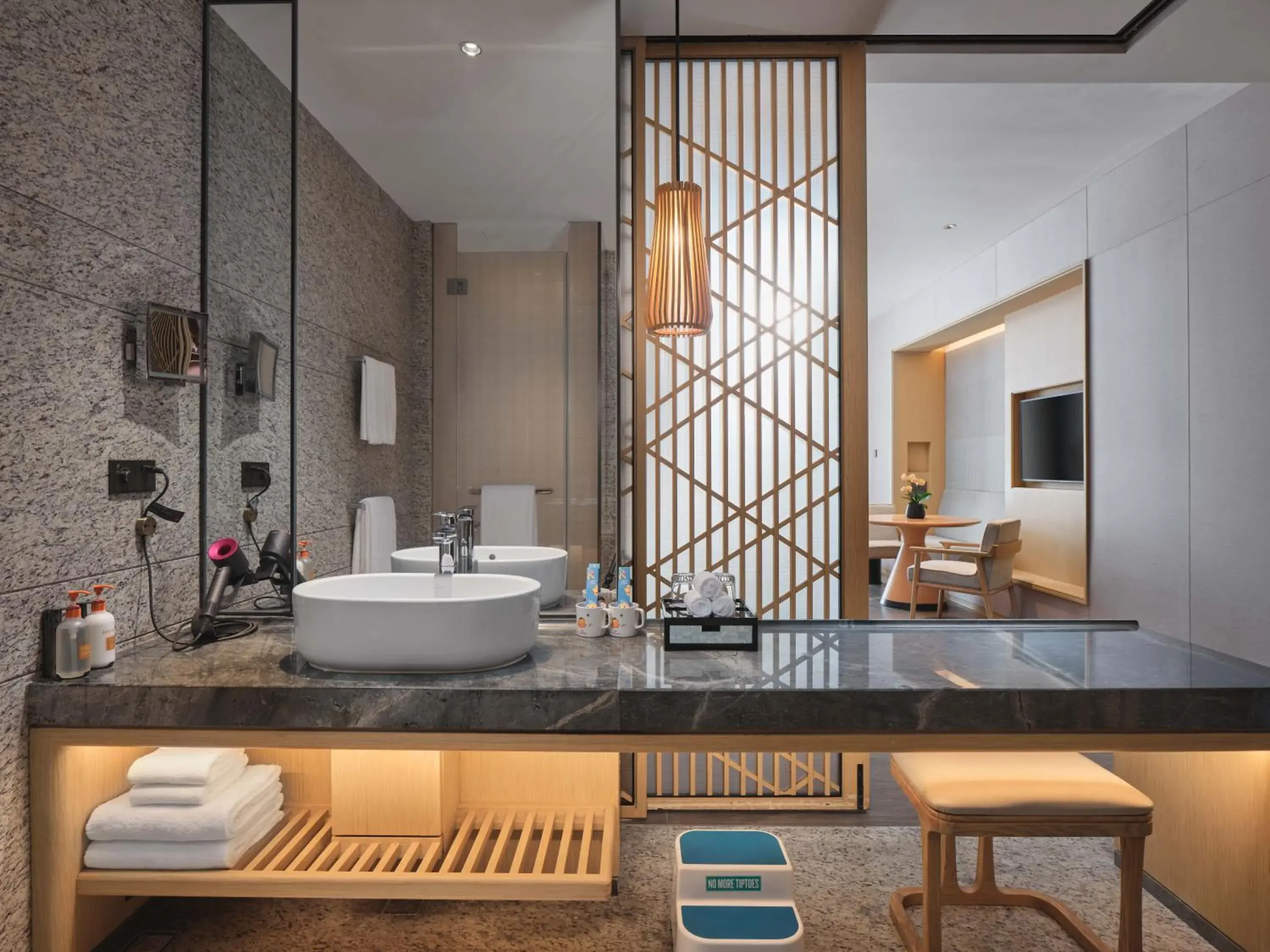 1 King Standard Oceanfront High Floor in Crowne Plaza Sanya Haitang Bay Resort by IHG 1 King Standard Oceanfront High Floor in Crowne Plaza Sanya Haitang Bay Resort by IHG