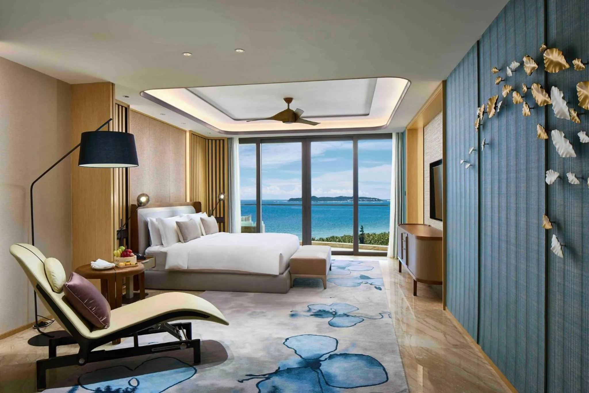 Photo of the whole room, Bed in Crowne Plaza Sanya Haitang Bay Resort by IHG