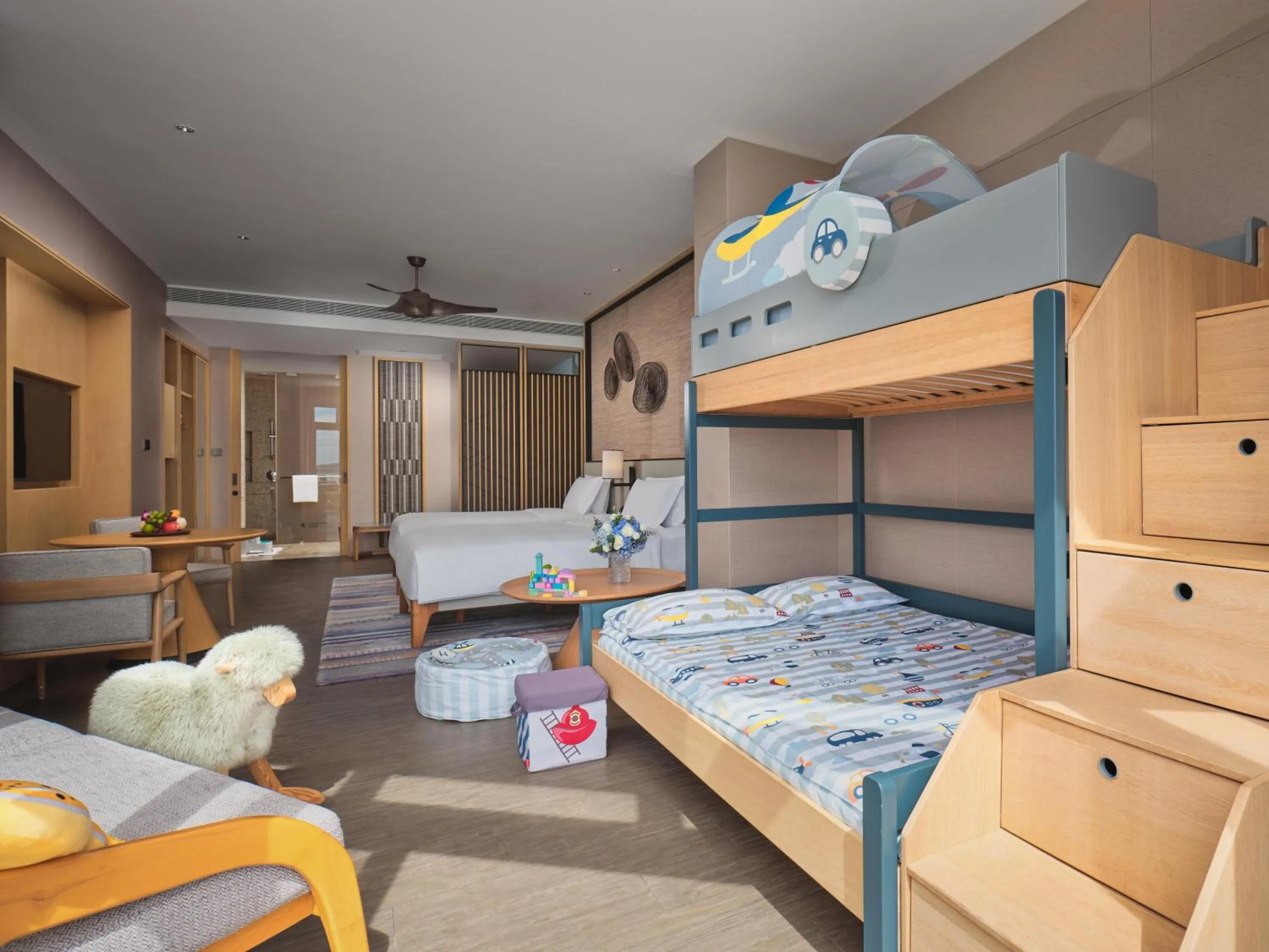 Property building, Bed in Crowne Plaza Sanya Haitang Bay Resort by IHG