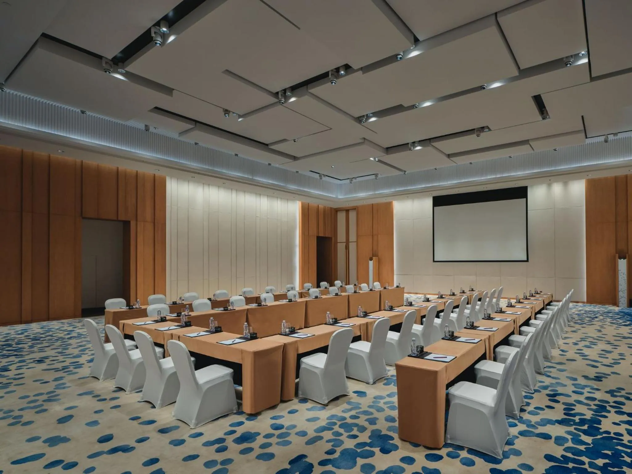 Meeting/conference room in Crowne Plaza Sanya Haitang Bay Resort by IHG