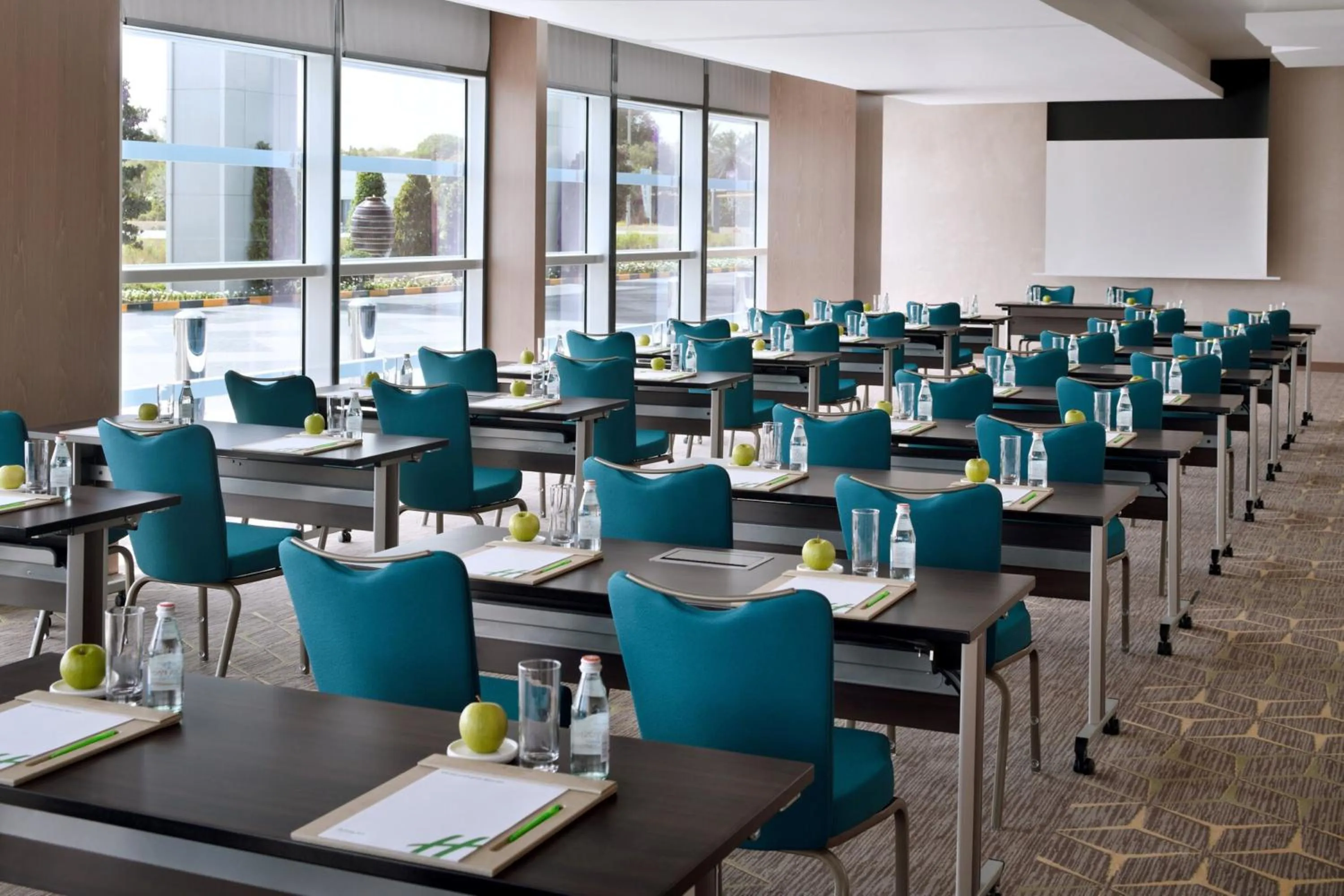 Meeting/conference room in Holiday Inn & Suites - Dubai Festival City by IHG