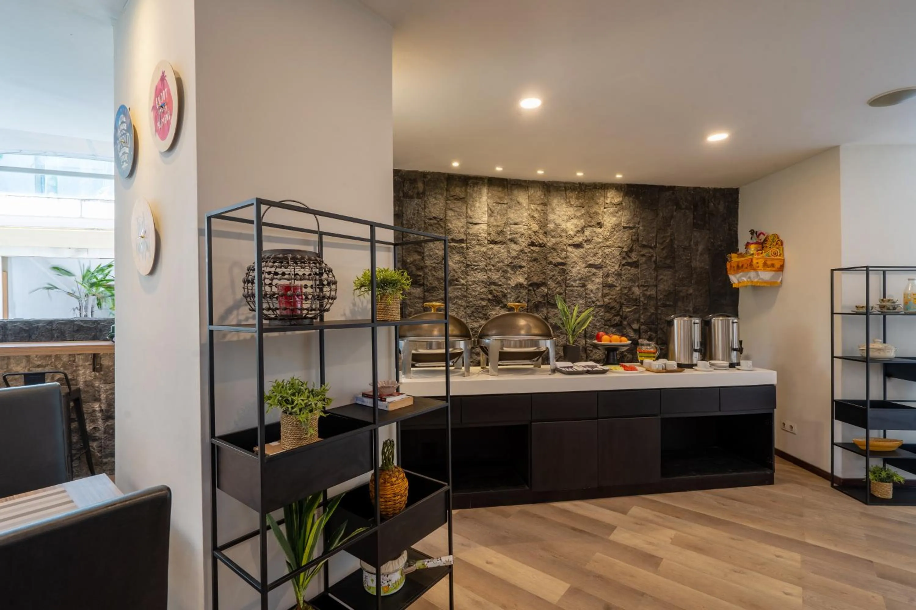 Restaurant/places to eat in Everyday Hotel Kuta Central