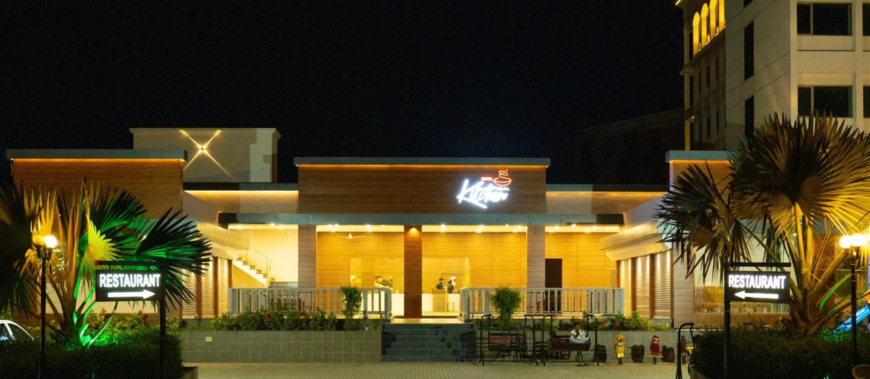 Restaurant/places to eat in Regenta Central Somnath, Bhalpara