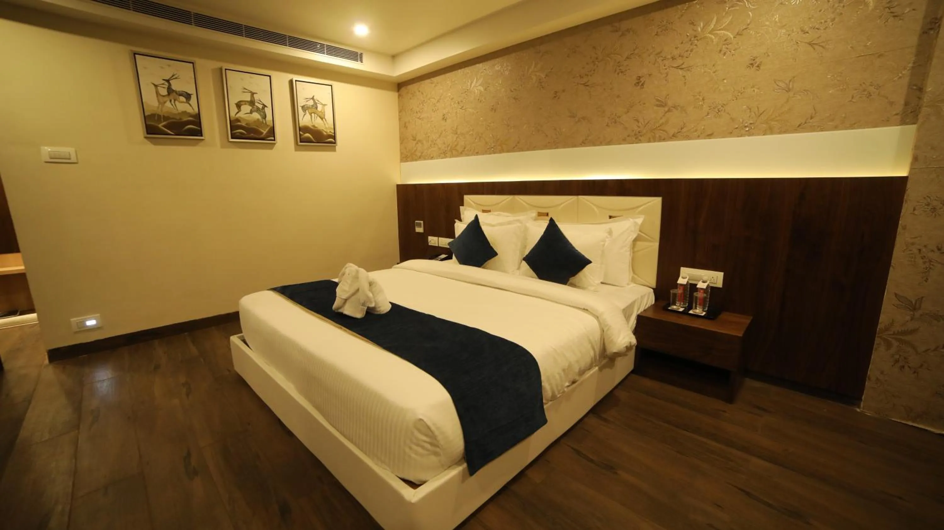 Bedroom, Bed in Regenta Central Somnath, Bhalpara