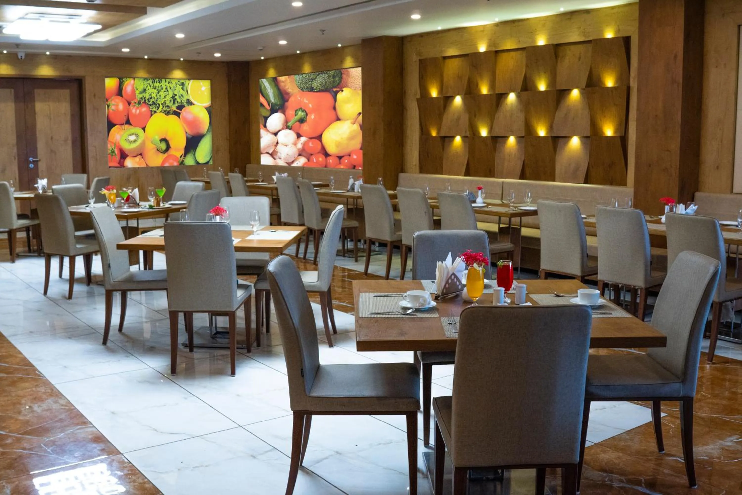 Restaurant/places to eat in Regenta Central Somnath, Bhalpara