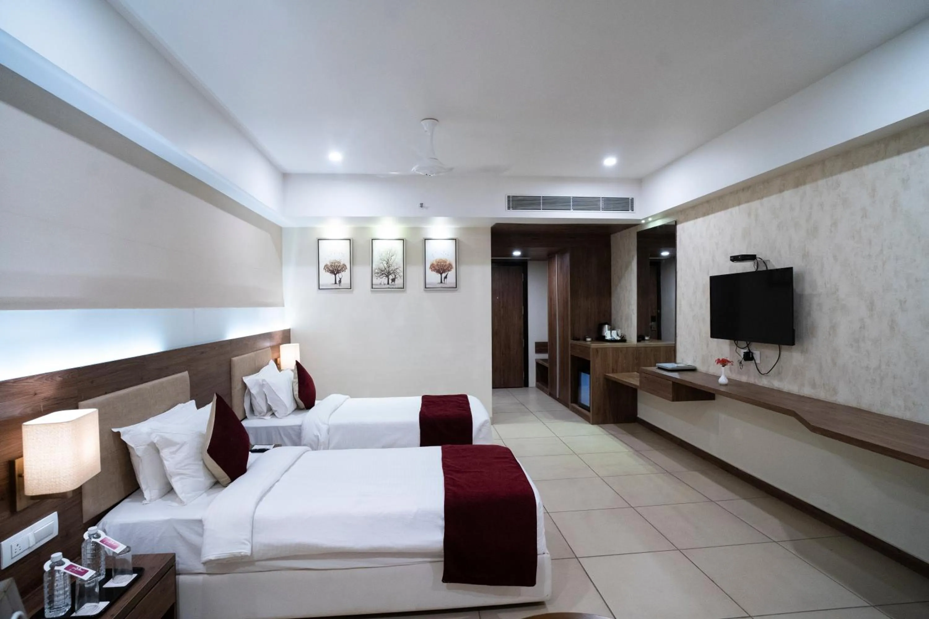 Photo of the whole room, Bed in Regenta Central Somnath, Bhalpara