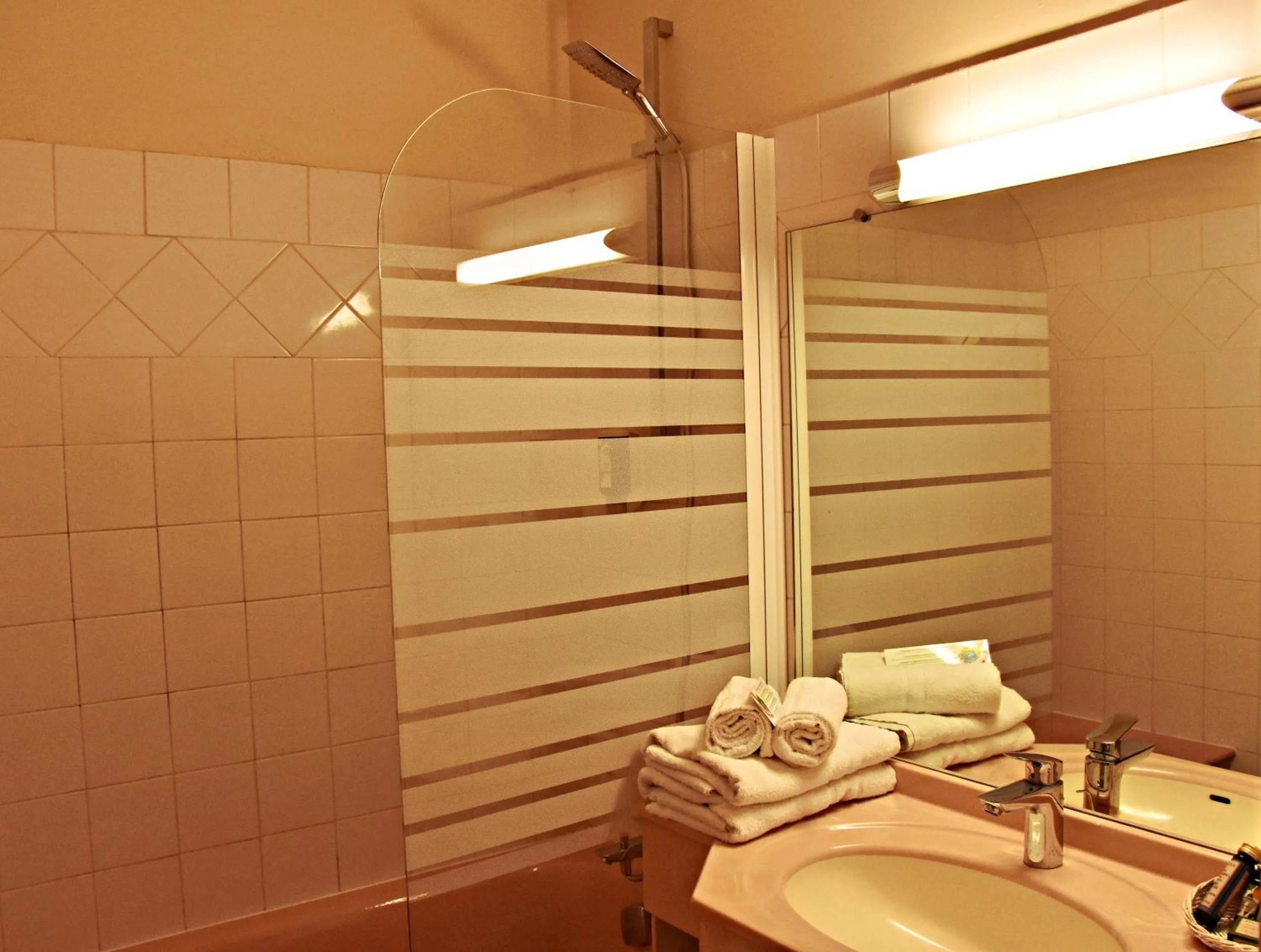 Bathroom in Hotel Les Mazets Des Roches