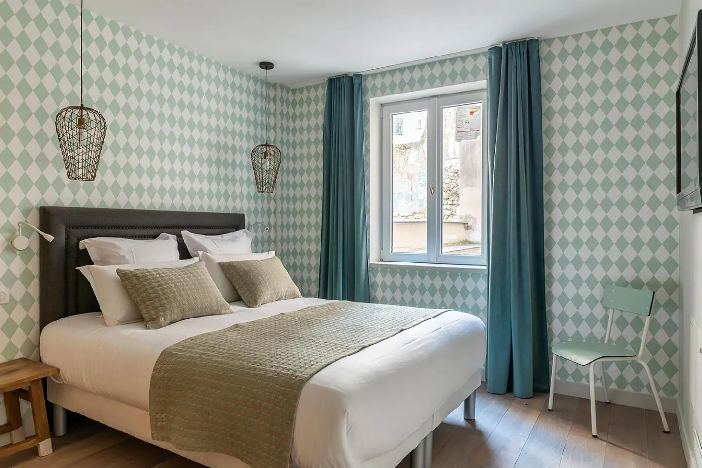 Bed in BE YOU LUXURY APART'HÔTEL Paris