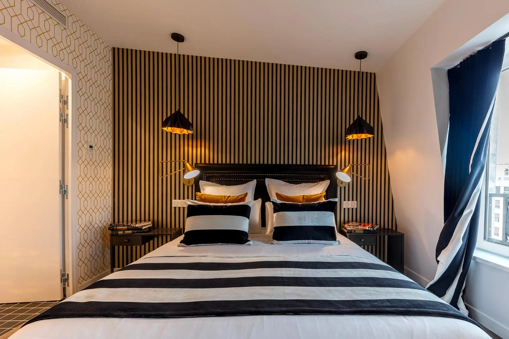 Bed in BE YOU LUXURY APART'HÔTEL Paris