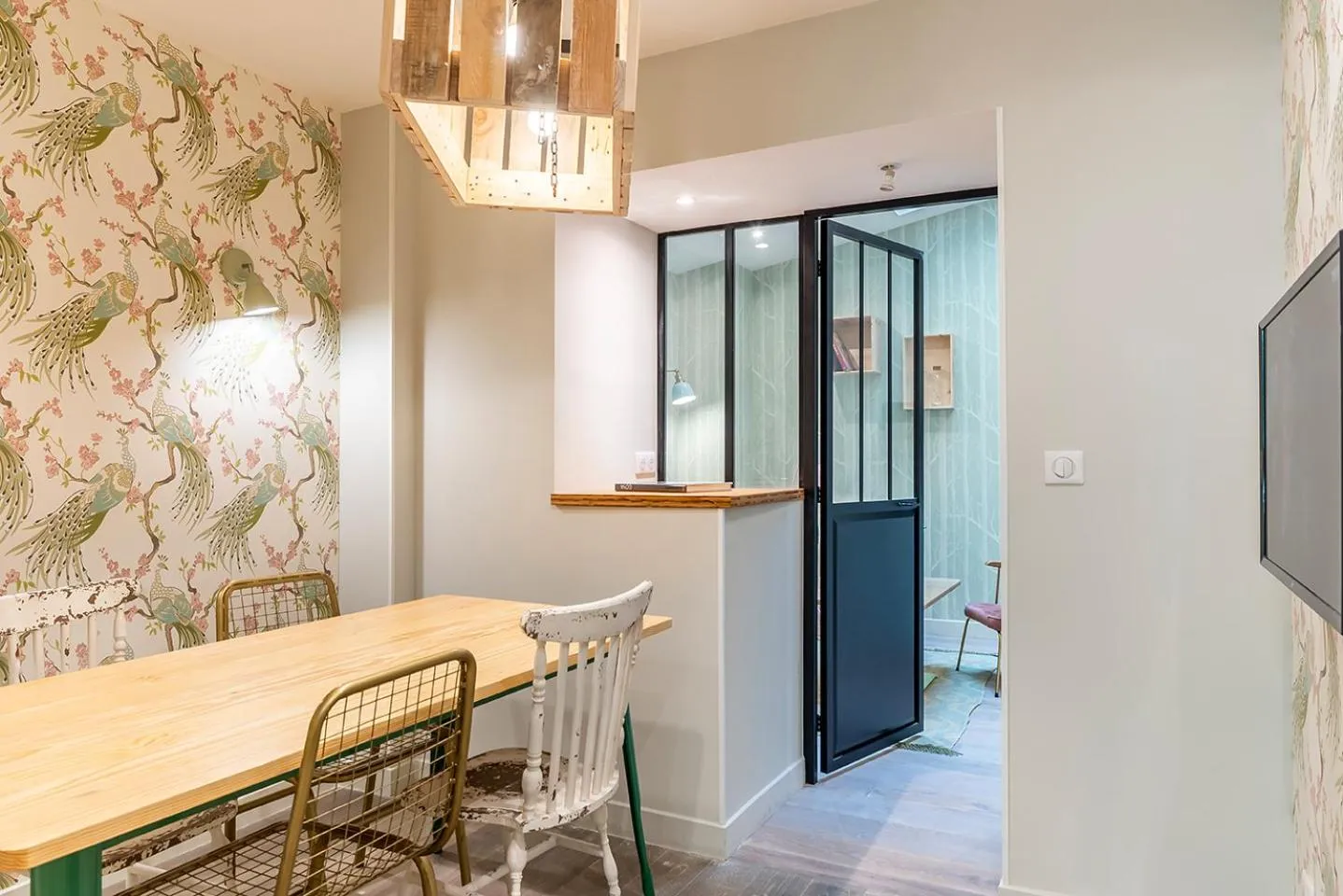 kitchen in BE YOU LUXURY APART'HÔTEL Paris