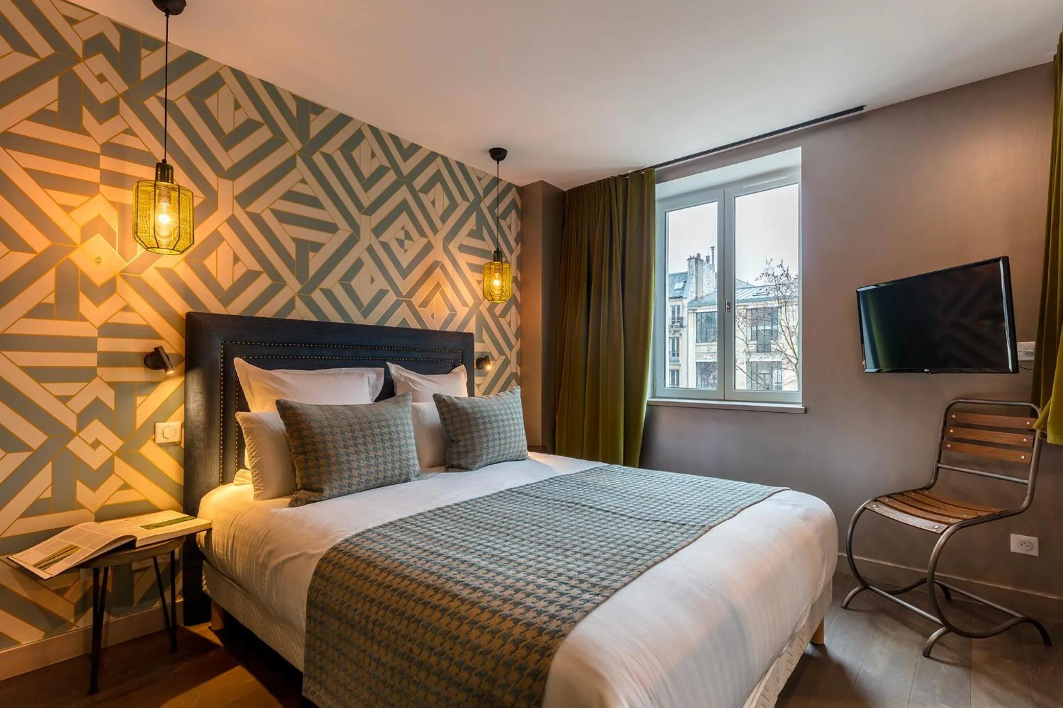 Bed in BE YOU LUXURY APART'HÔTEL Paris