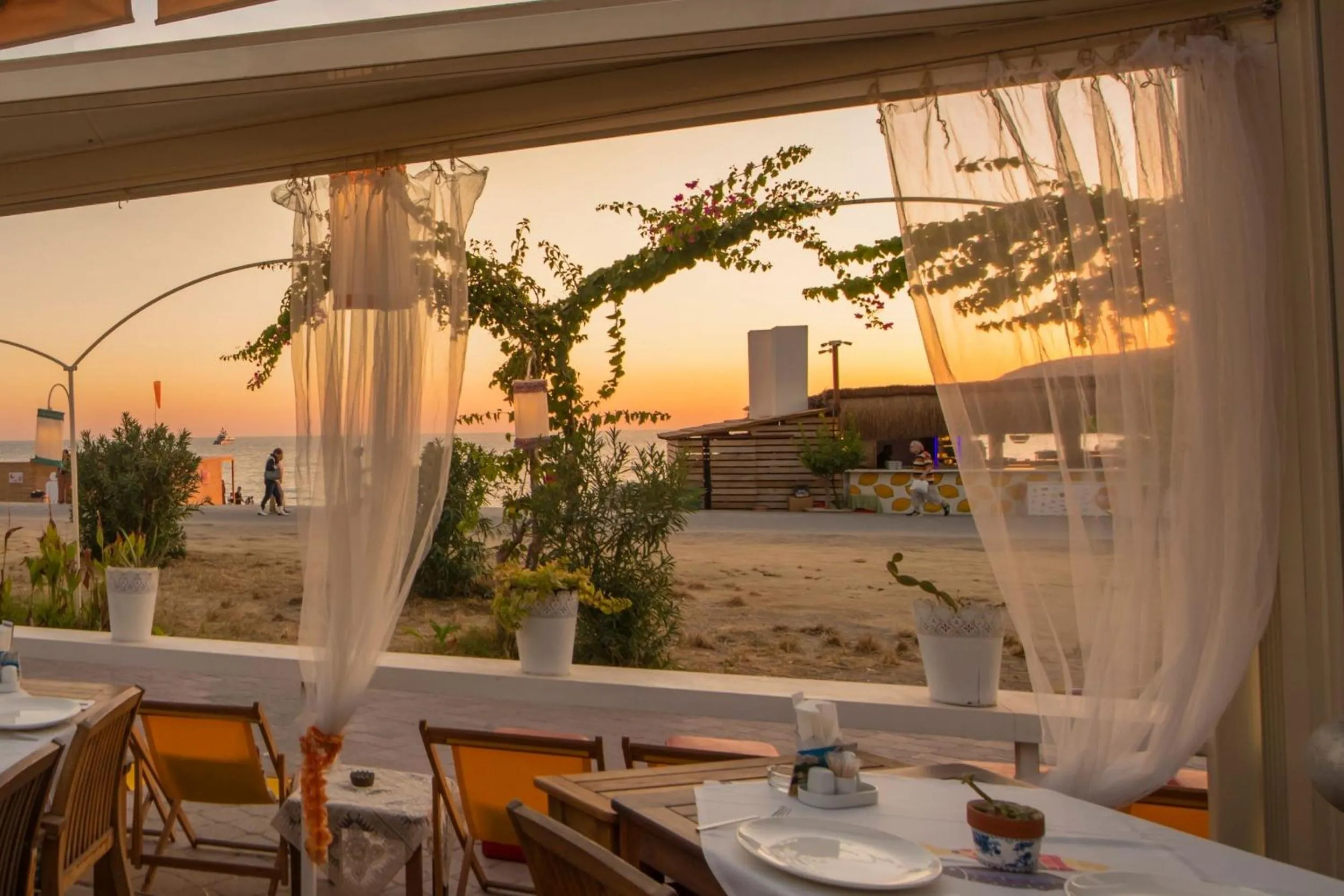 Restaurant/places to eat in Oyster Residences - Adult Only