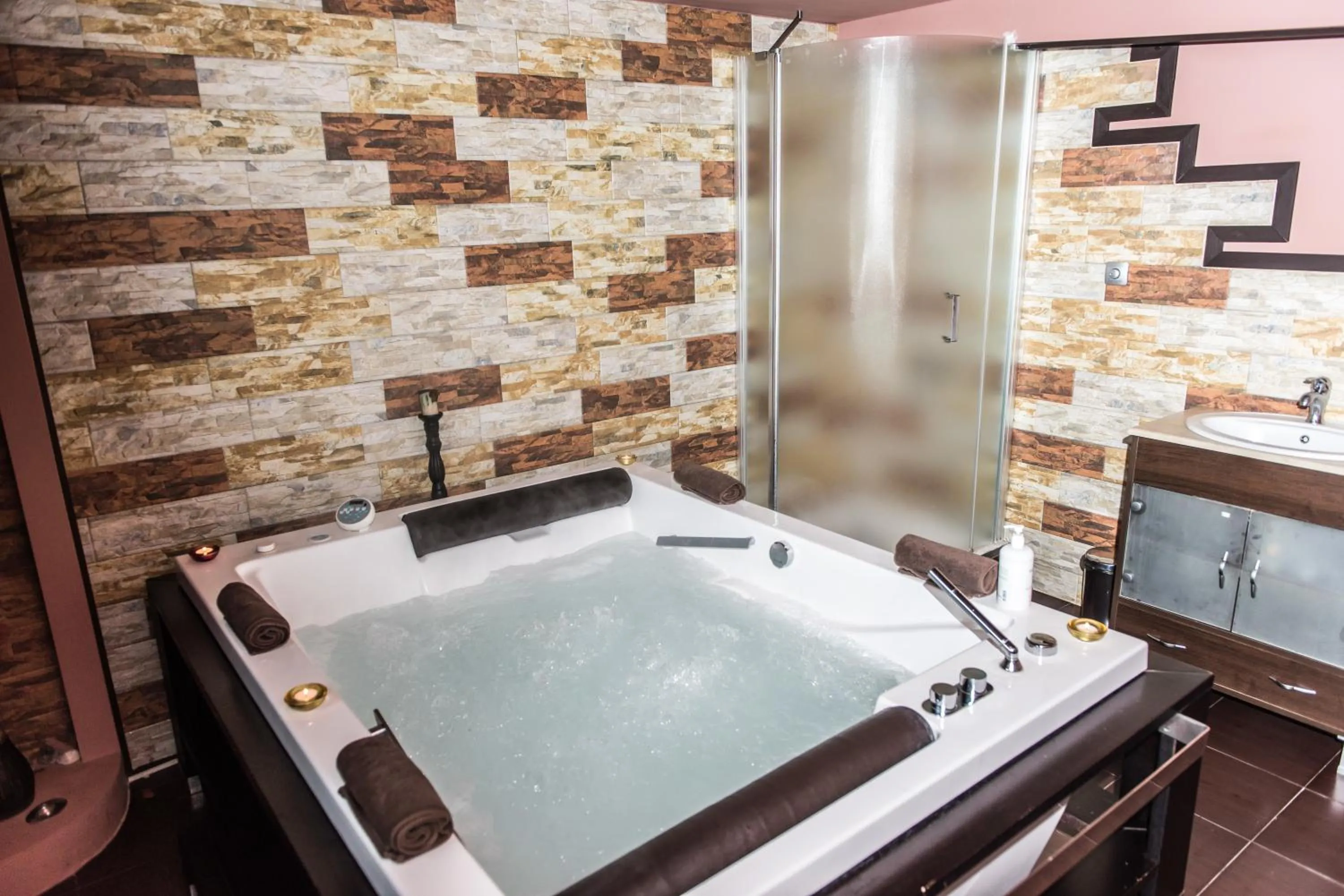 Hot Tub in SPA Hotel Olymp