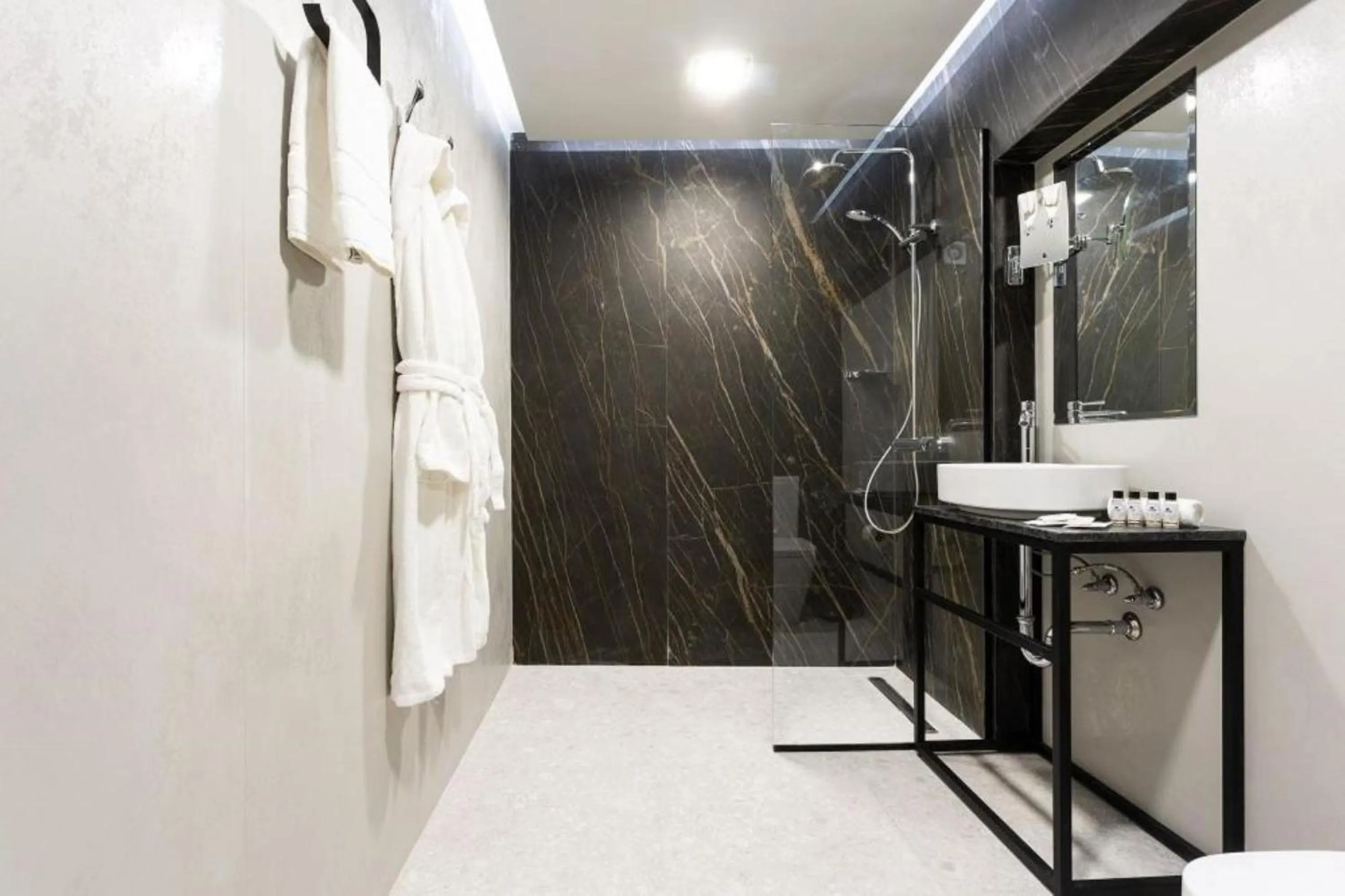 Shower in SPA Hotel Olymp